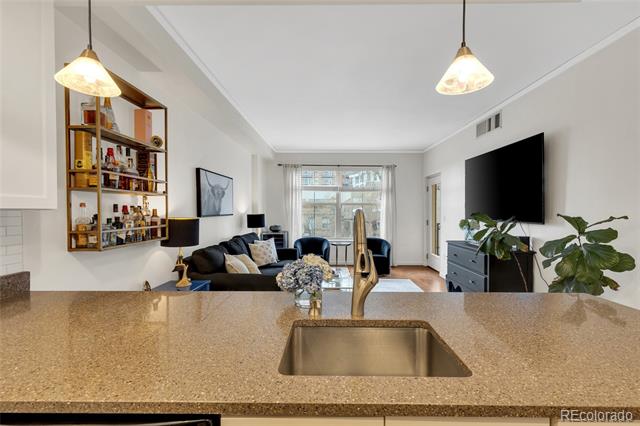 1975 N Grant Street Unit: 325