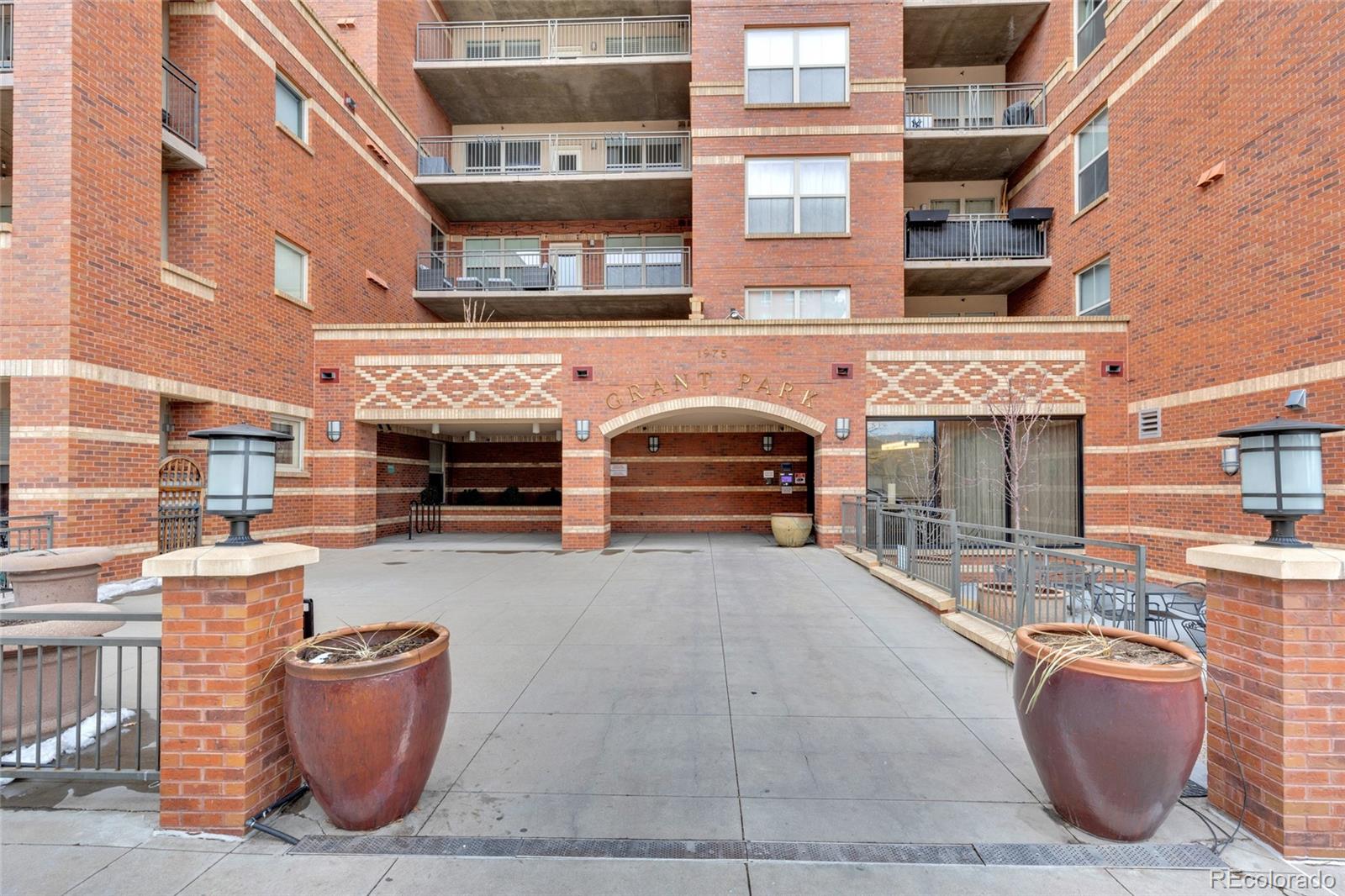 1975 N Grant Street Unit: 325