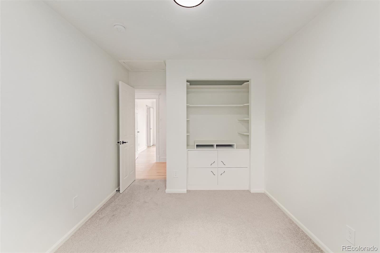 9626 Whitecliff Place