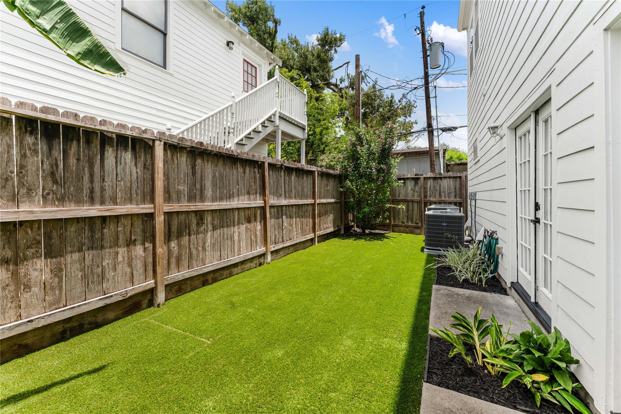 415 W 8th Street