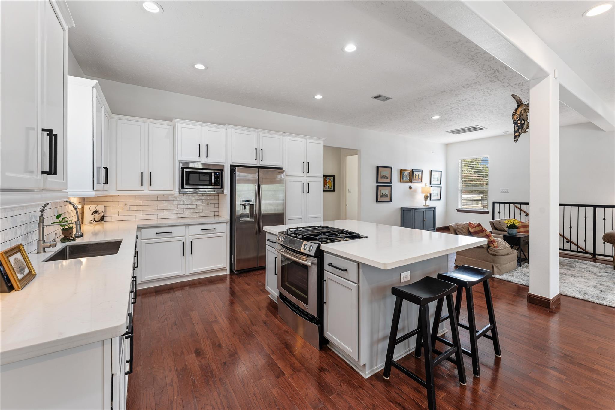 415 W 8th Street