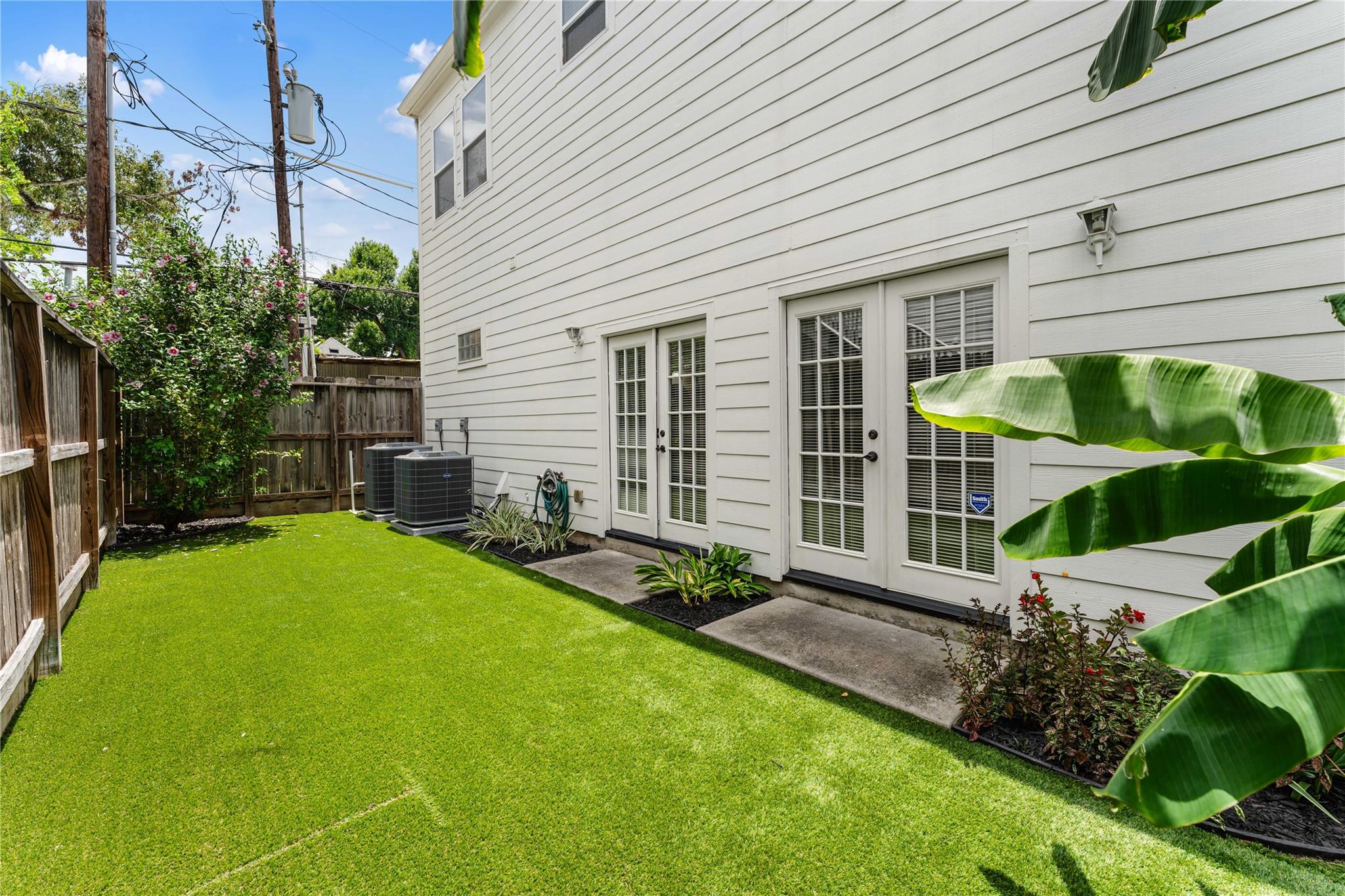 415 W 8th Street