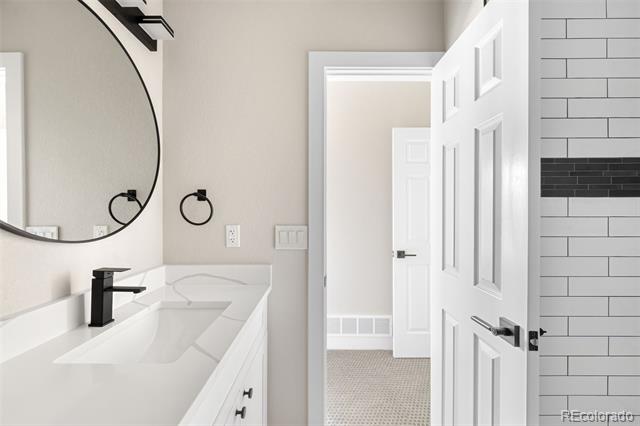8080 E Dartmouth Avenue Unit: 26