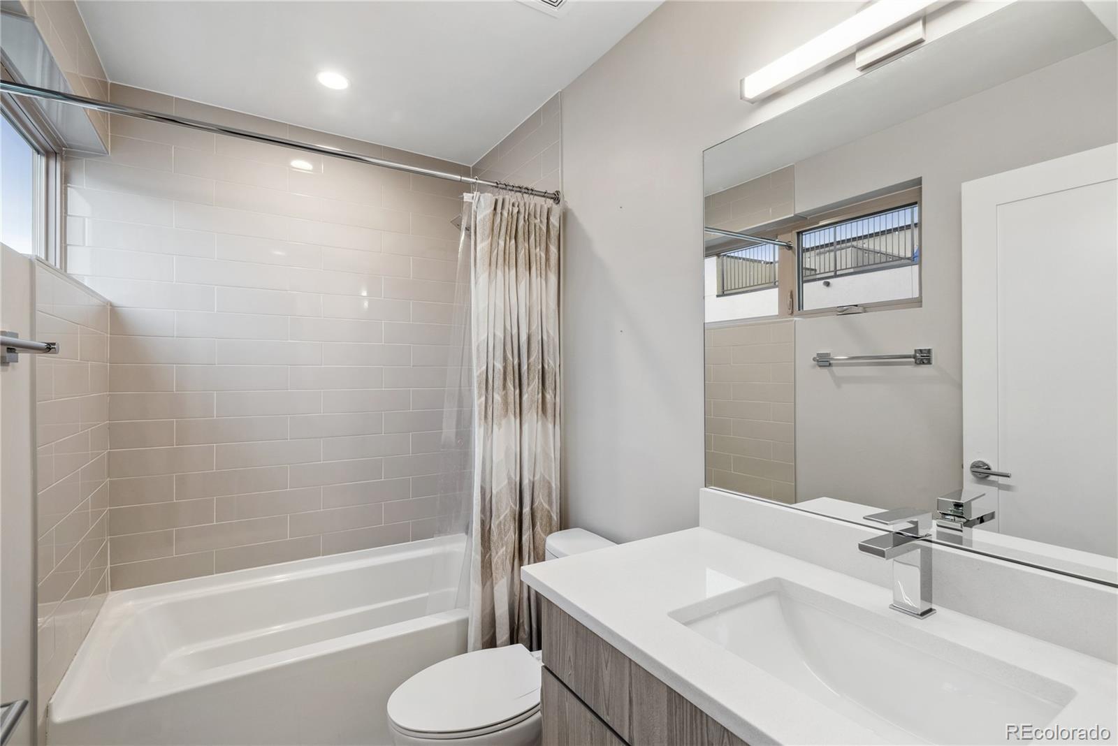 1920 Grove Street Unit: 2