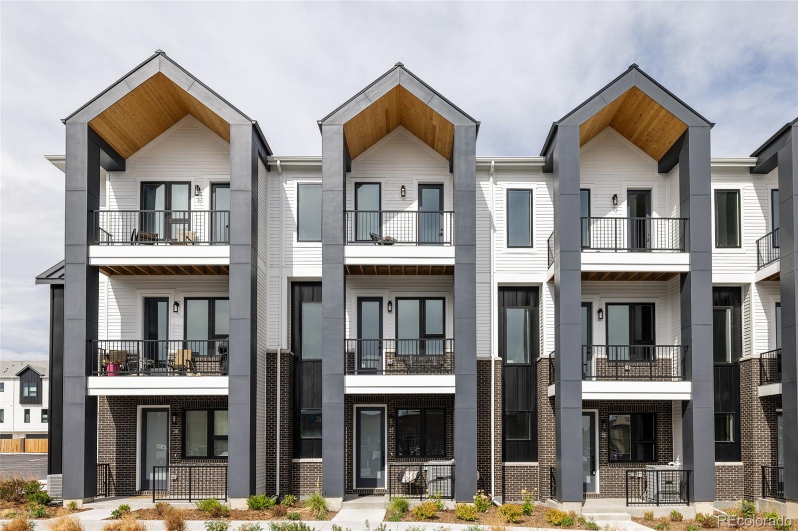 8280 E 36th Avenue Unit: 27