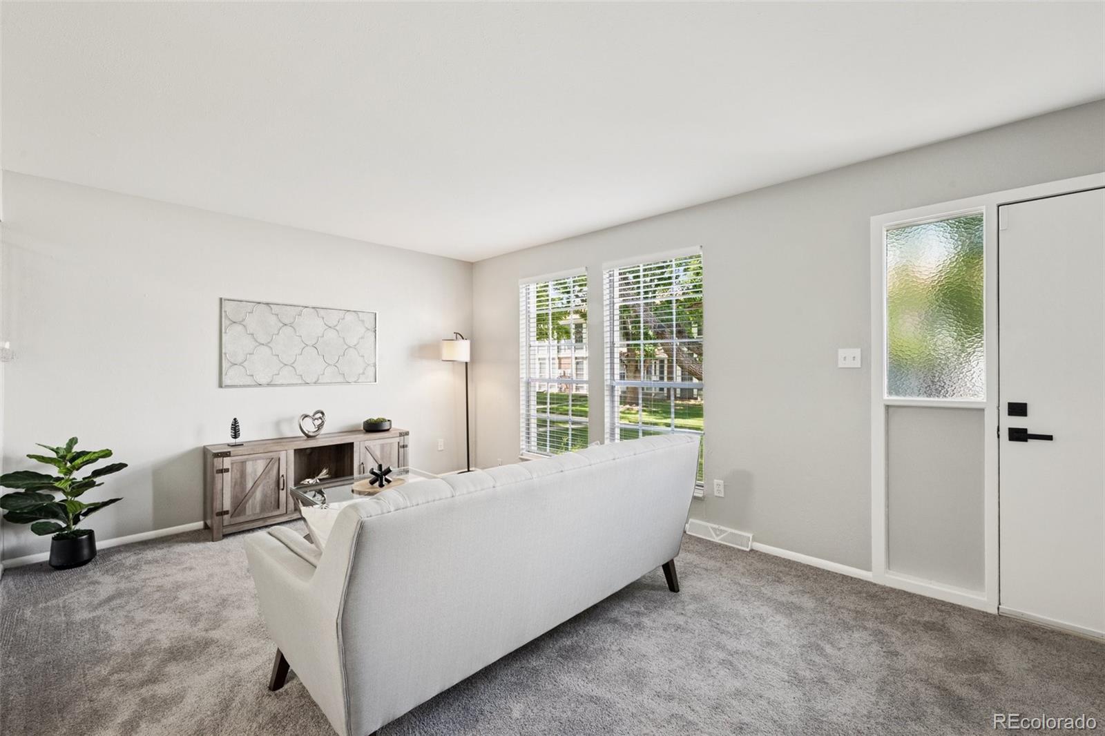 155 Paris Circle
