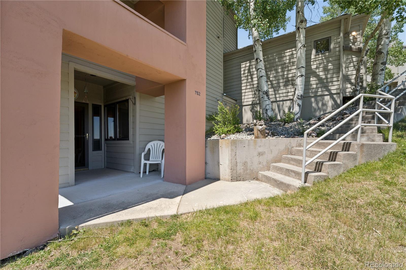 752 Ridgeside Drive