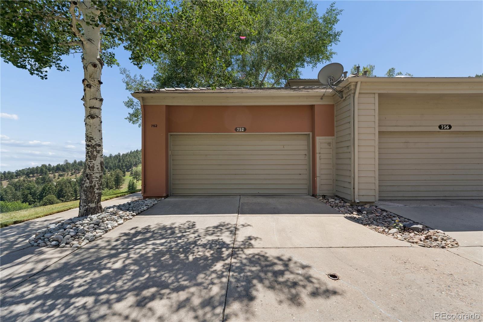 752 Ridgeside Drive