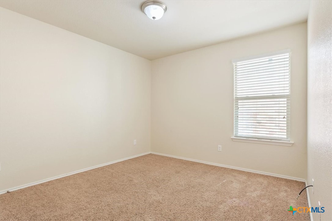 5807 Ambrose Circle