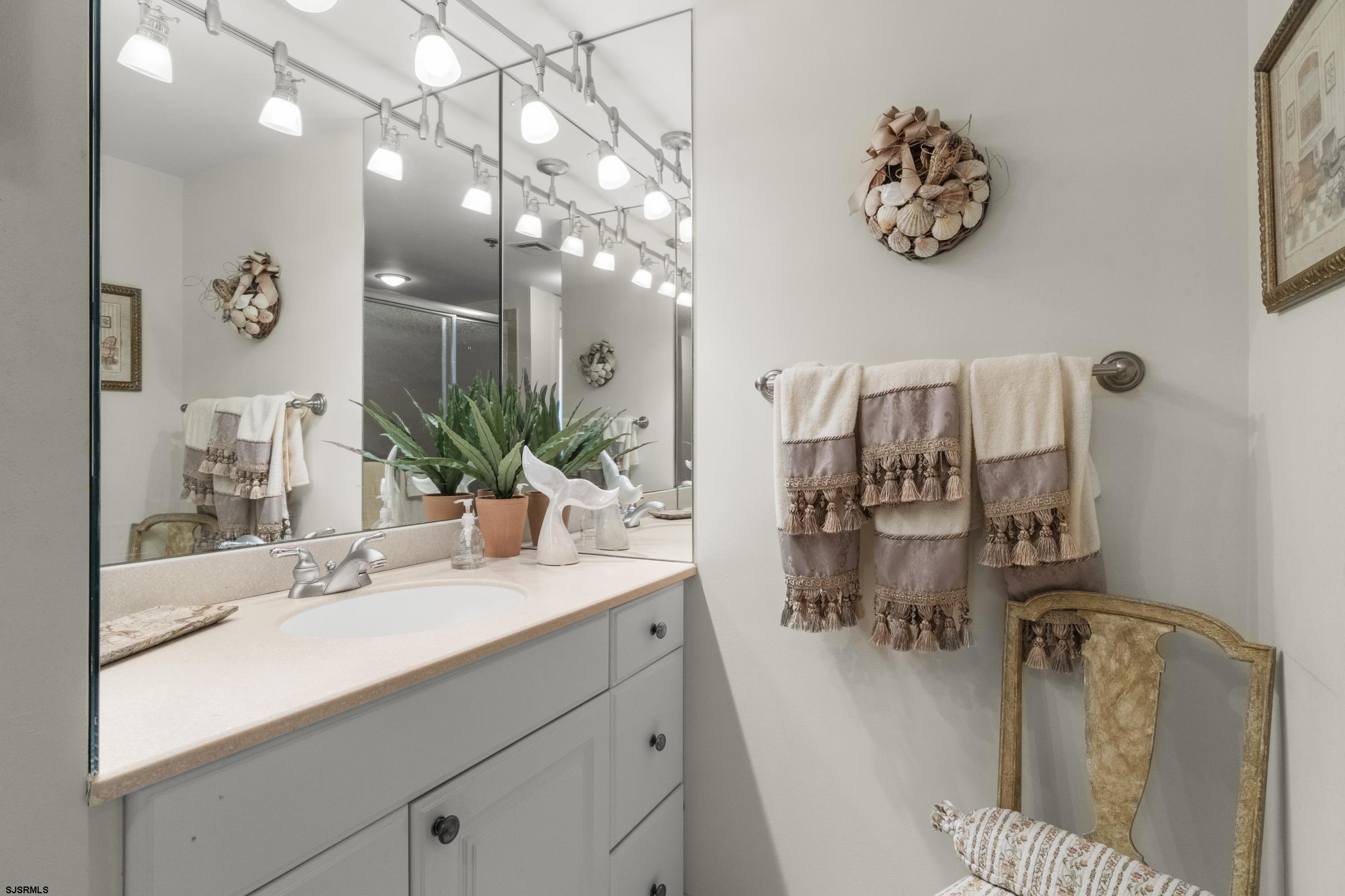 3851 Boardwalk Unit: 2212