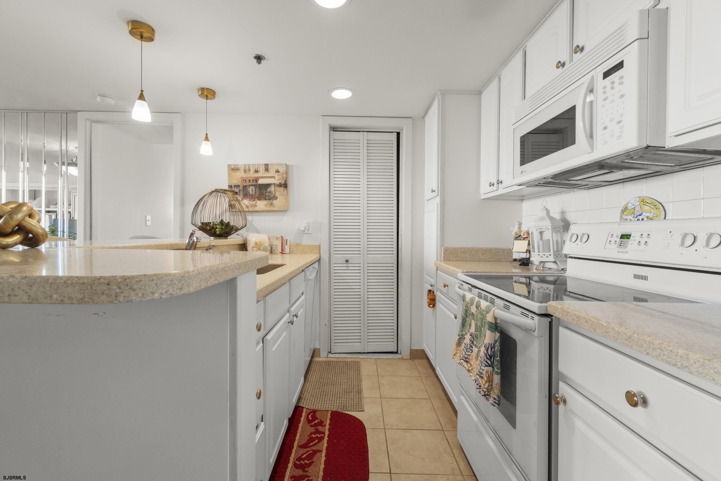 3851 Boardwalk Unit: 2212