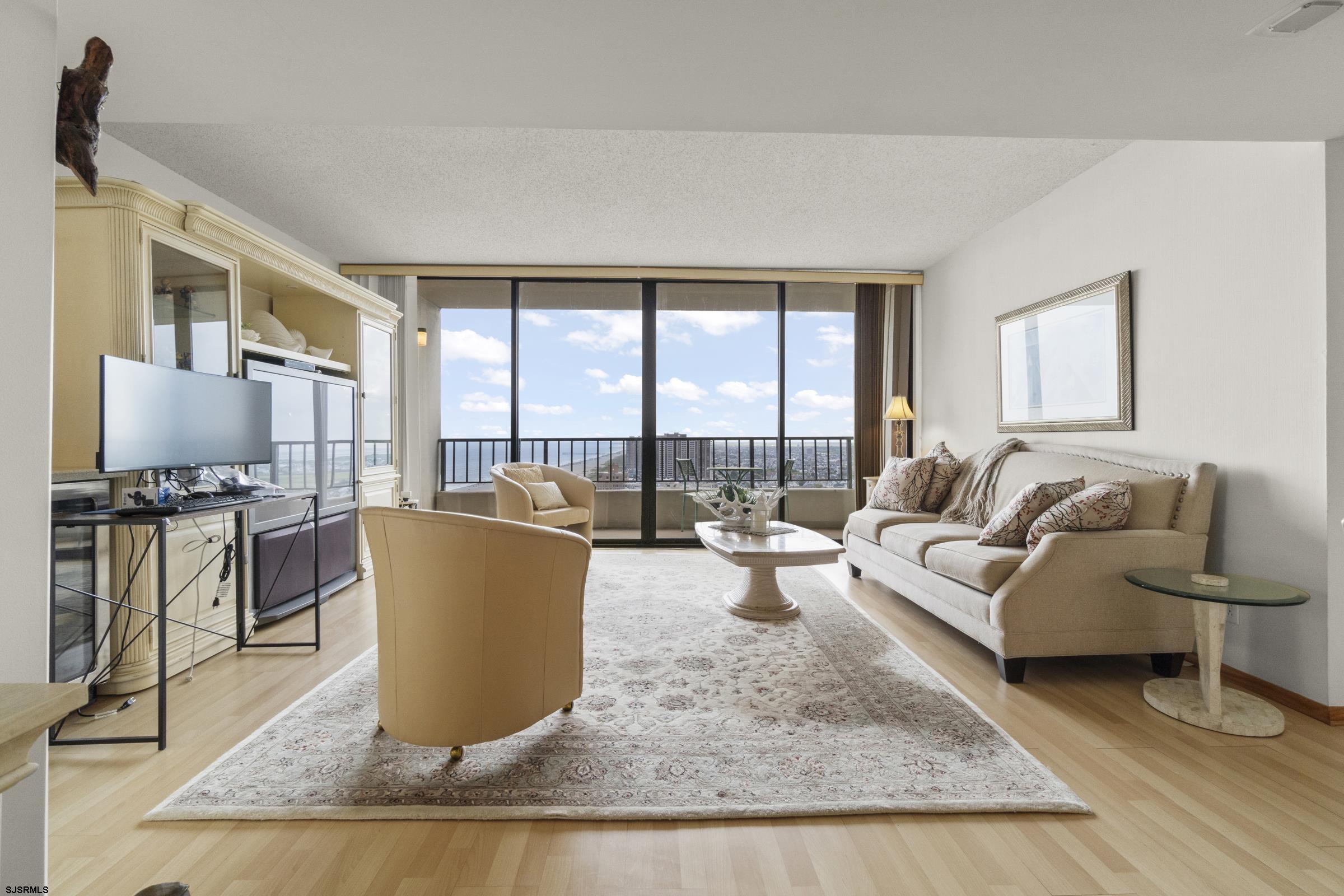 3851 Boardwalk Unit: 2212