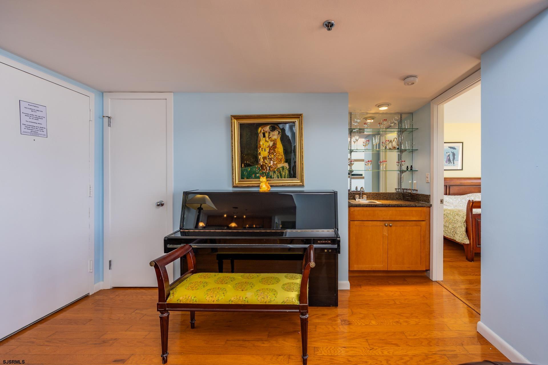 3851 Boardwalk Unit: 1502