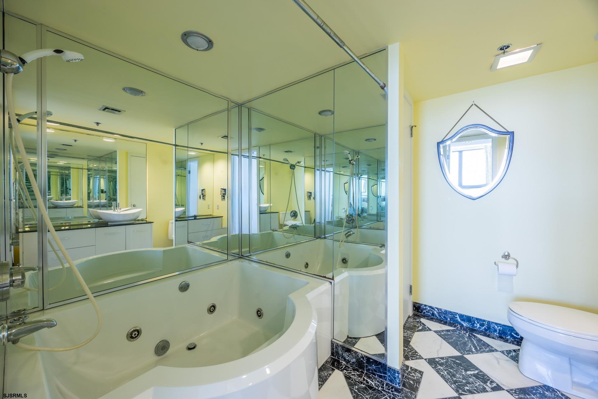 3851 Boardwalk Unit: 1502