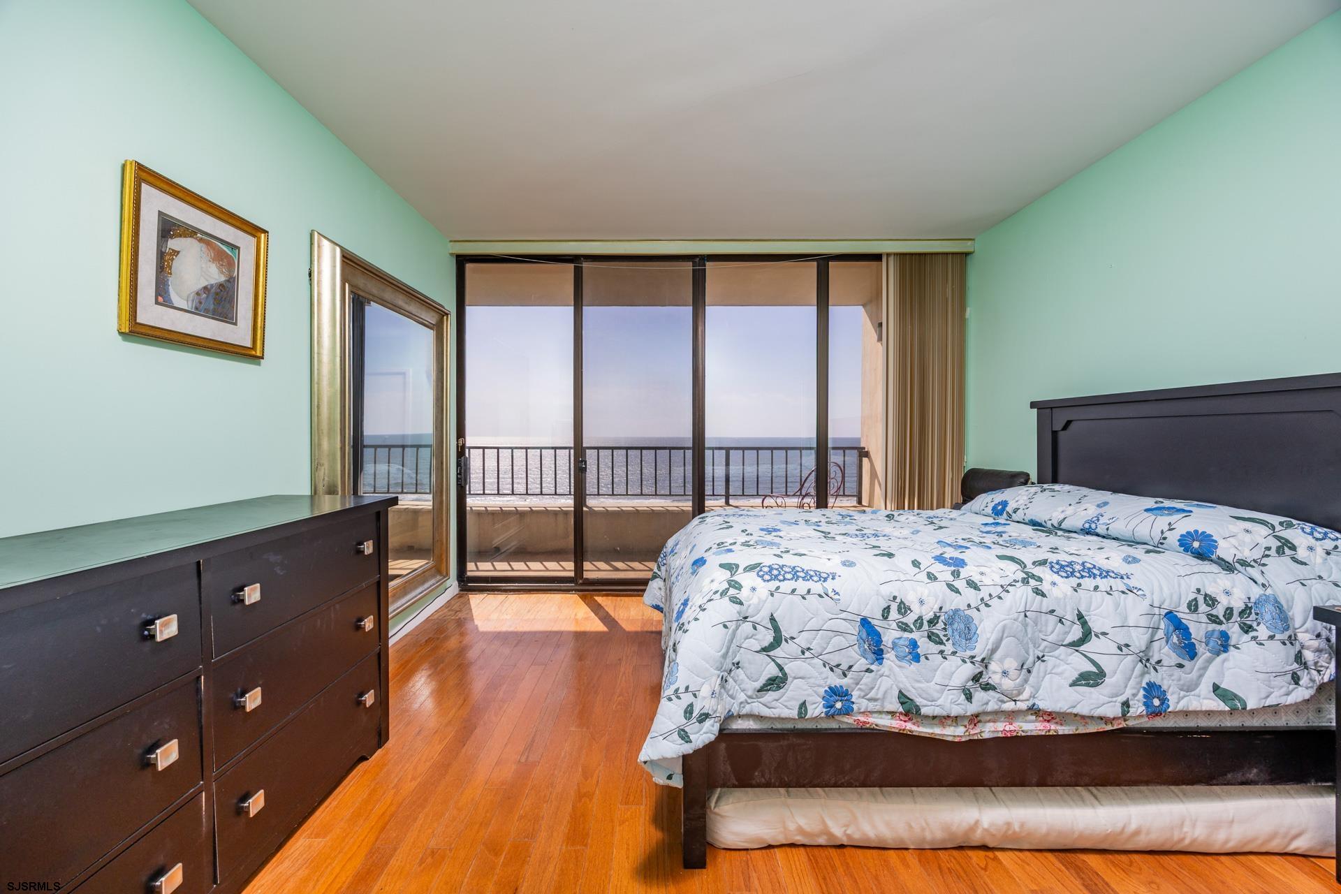 3851 Boardwalk Unit: 1502