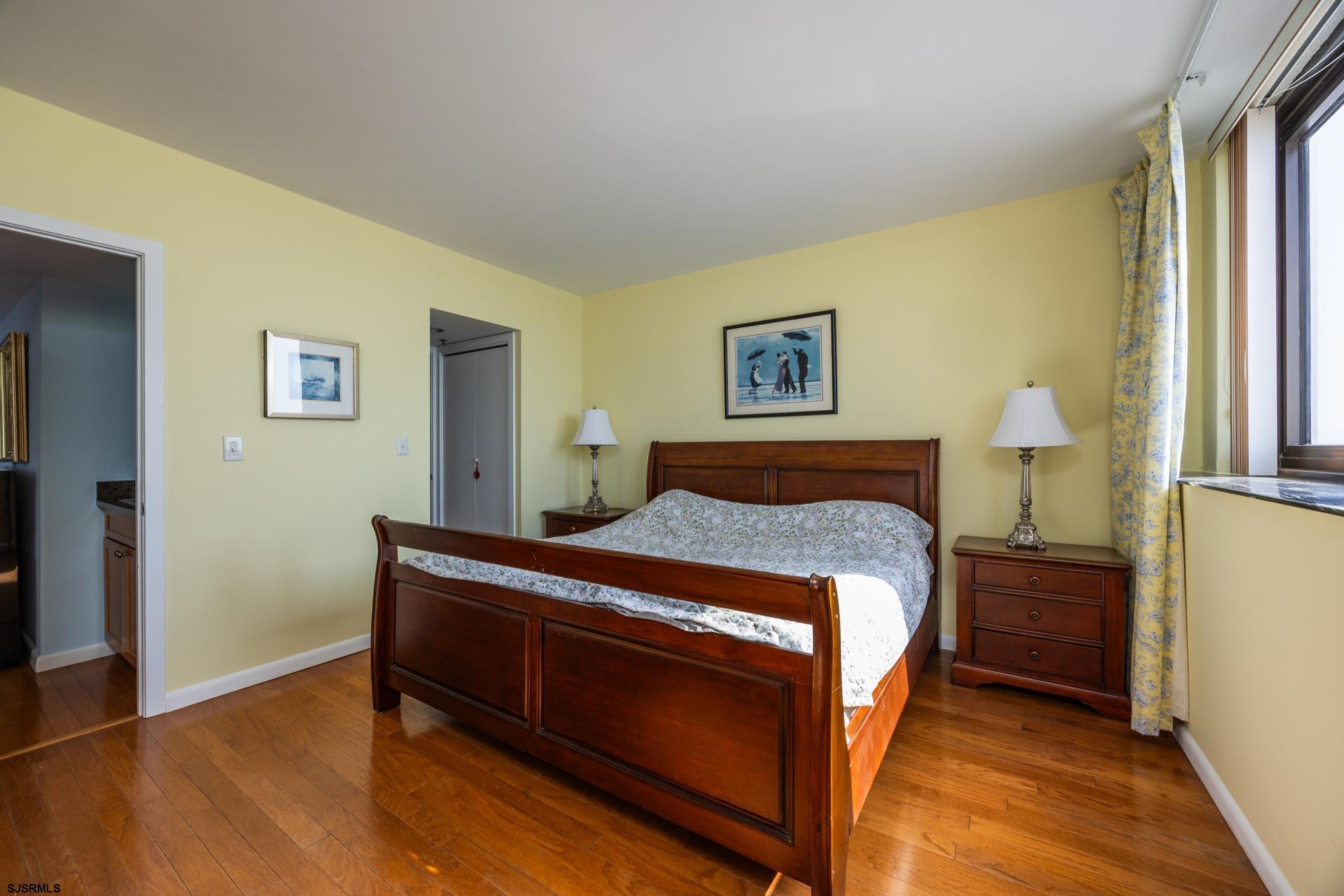 3851 Boardwalk Unit: 1502