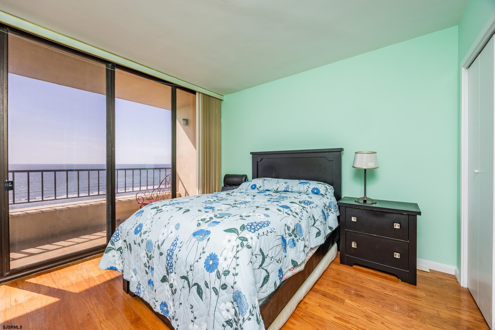 3851 Boardwalk Unit: 1502