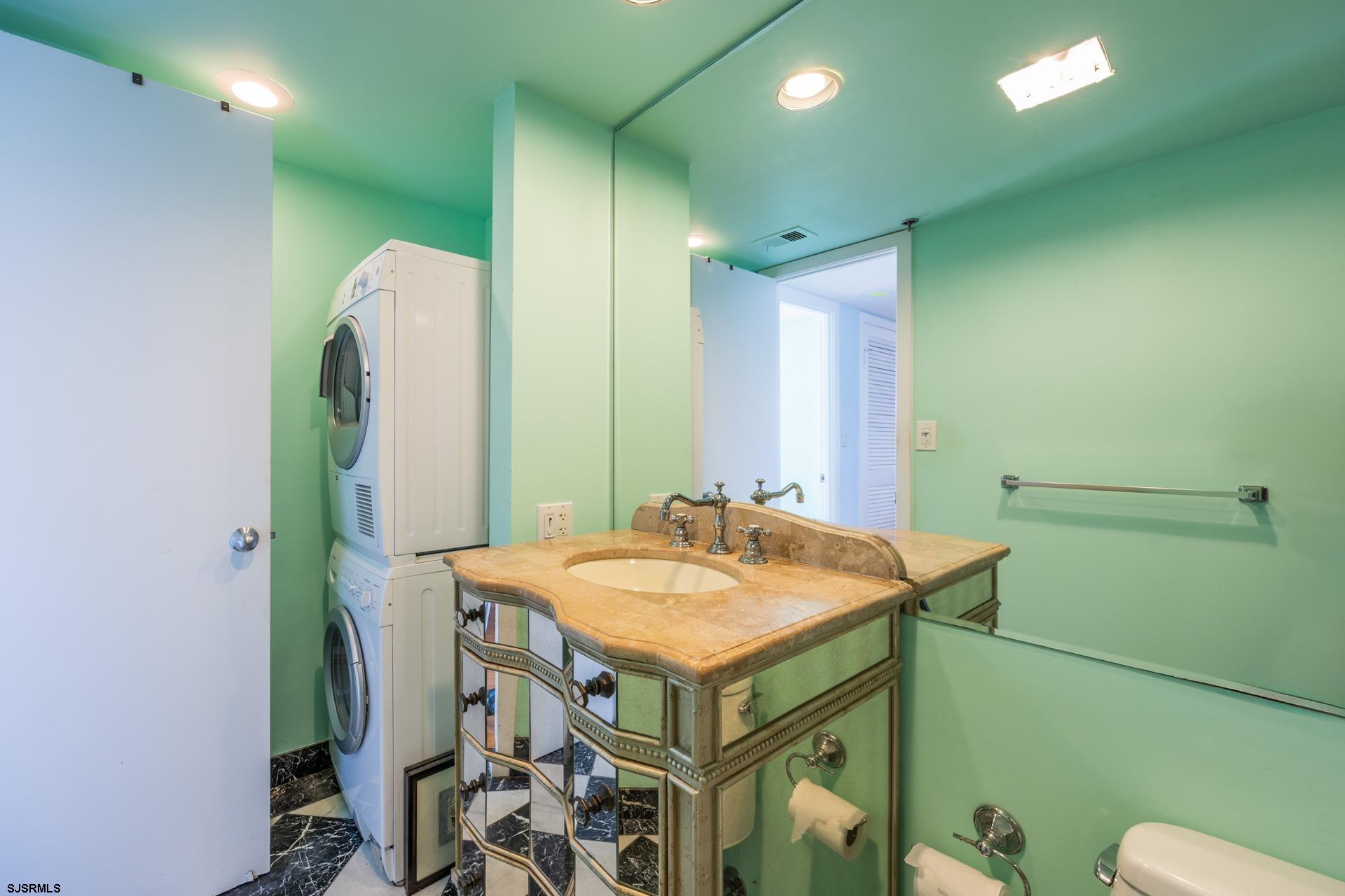 3851 Boardwalk Unit: 1502