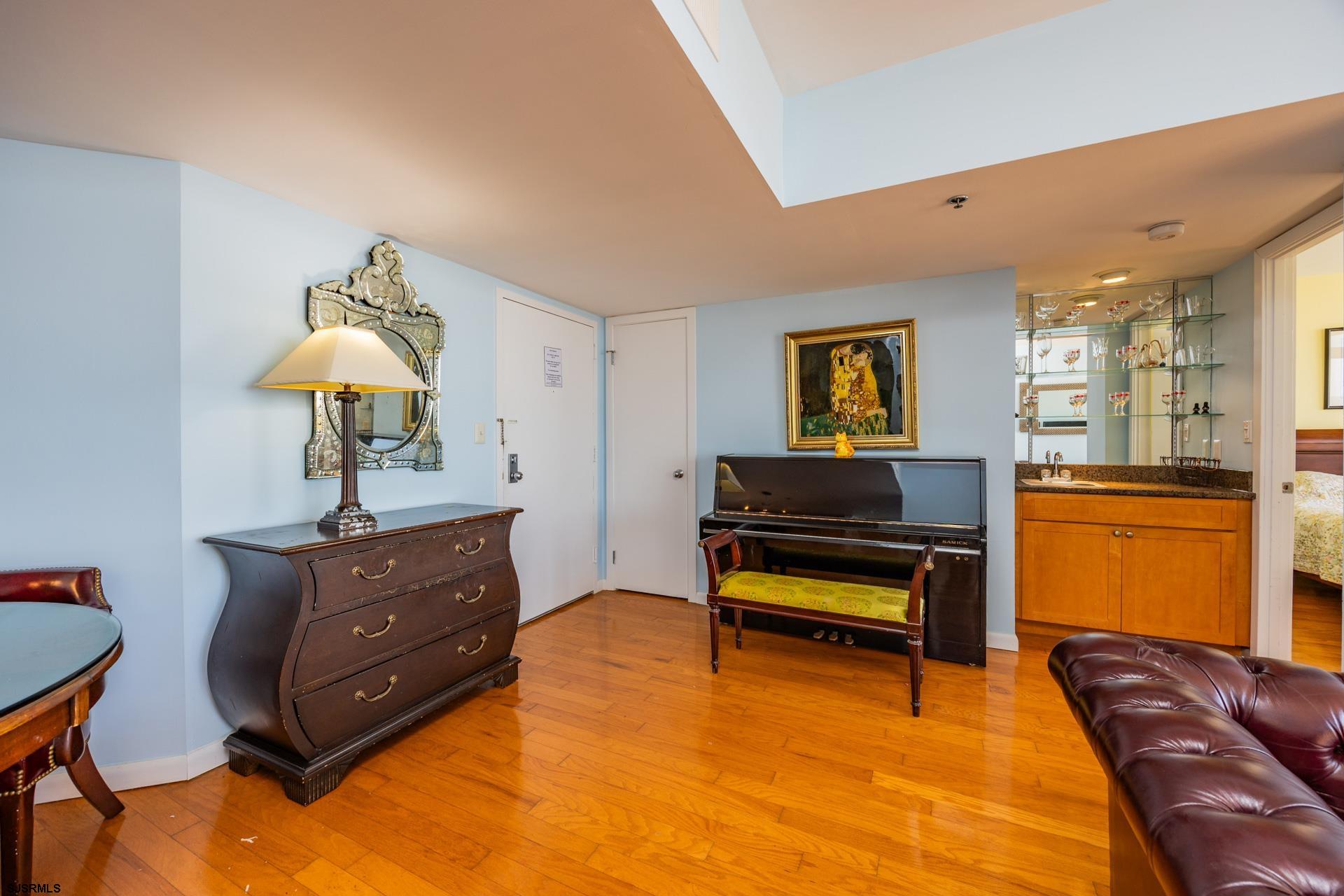 3851 Boardwalk Unit: 1502