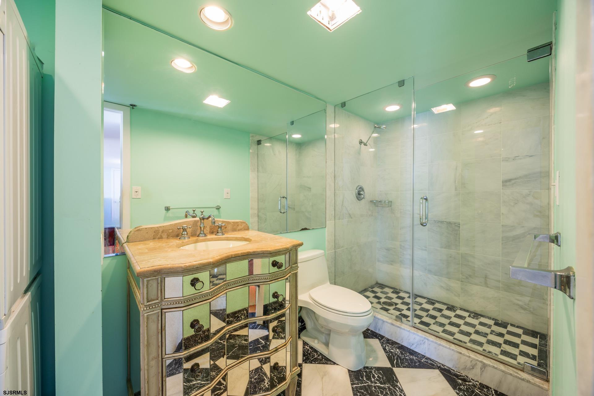 3851 Boardwalk Unit: 1502