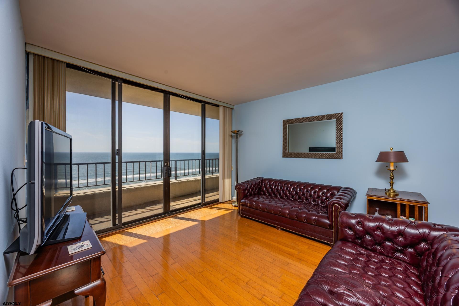 3851 Boardwalk Unit: 1502