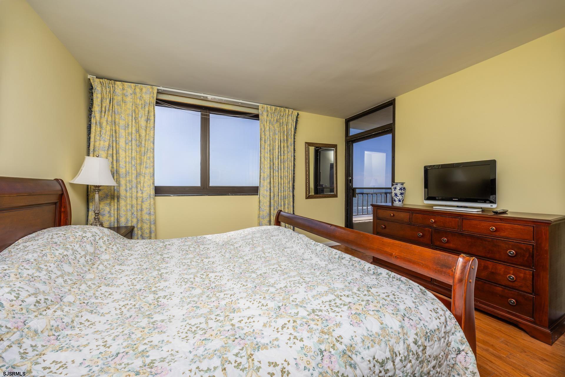 3851 Boardwalk Unit: 1502