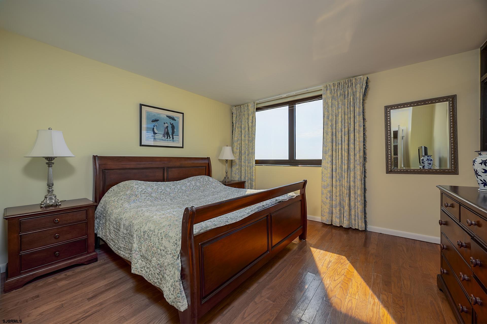 3851 Boardwalk Unit: 1502
