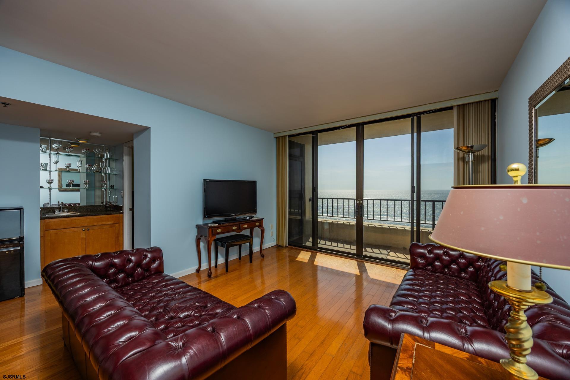 3851 Boardwalk Unit: 1502