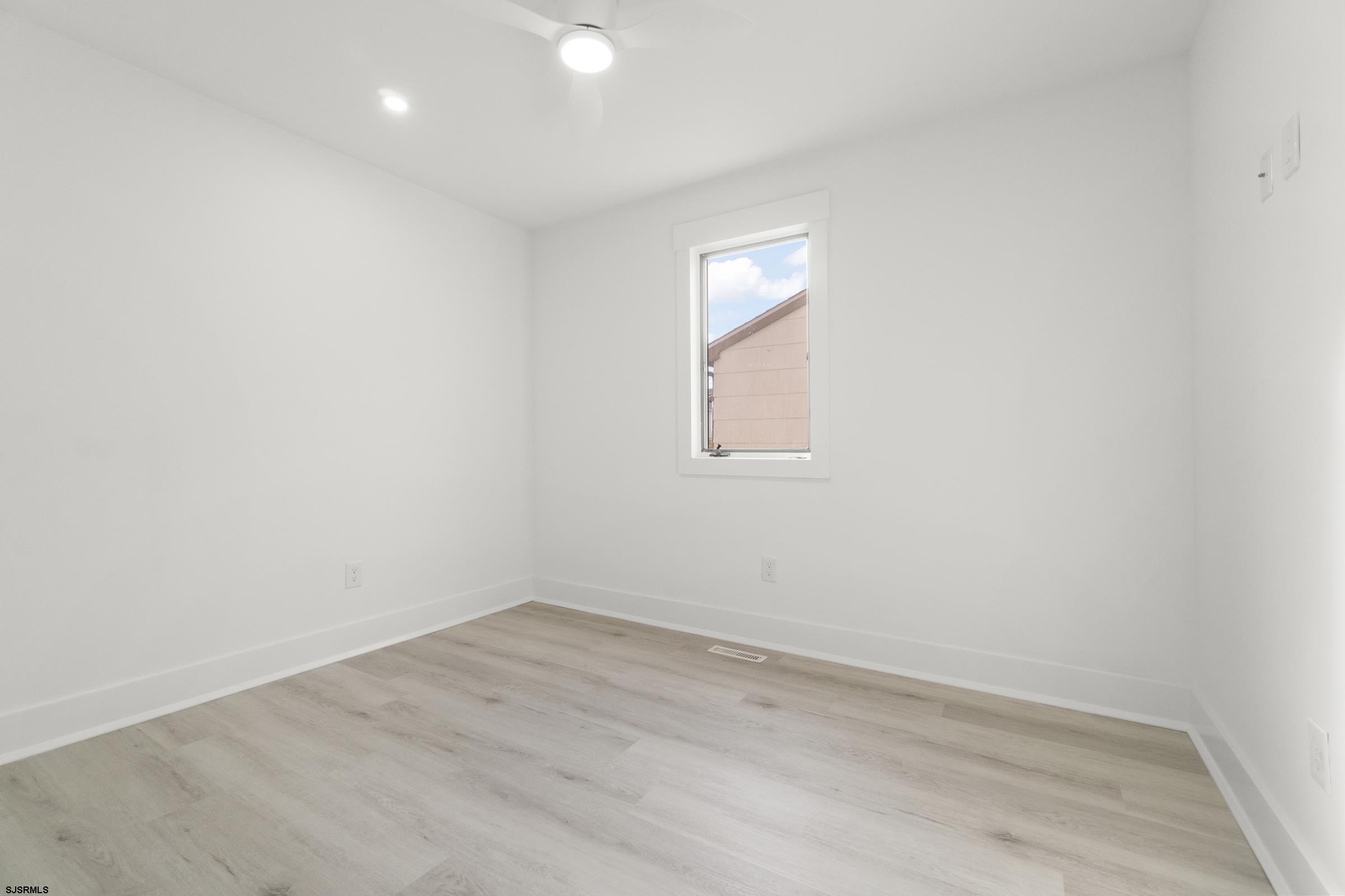 811 N Burghley Ave Ave