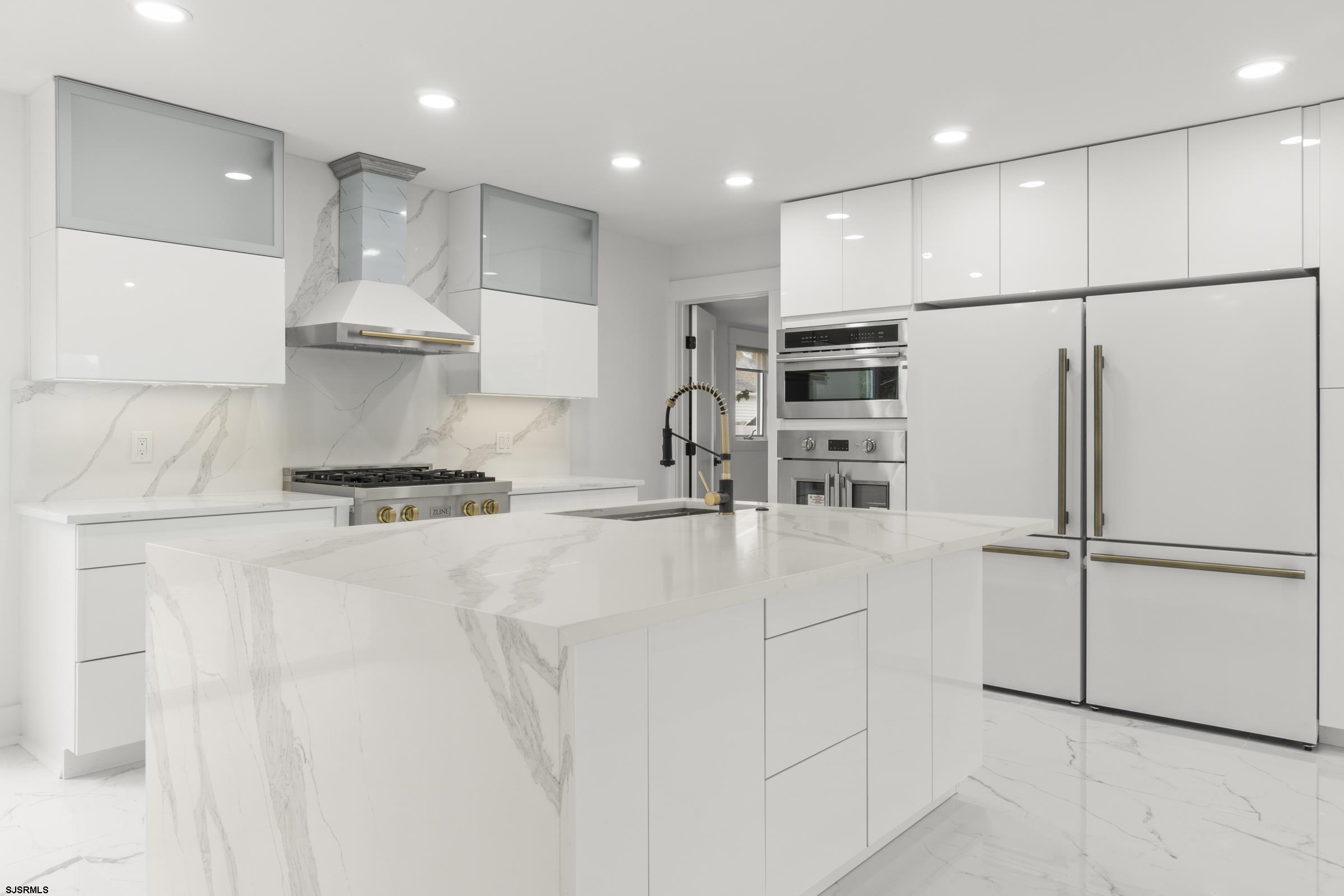 811 N Burghley Ave Ave