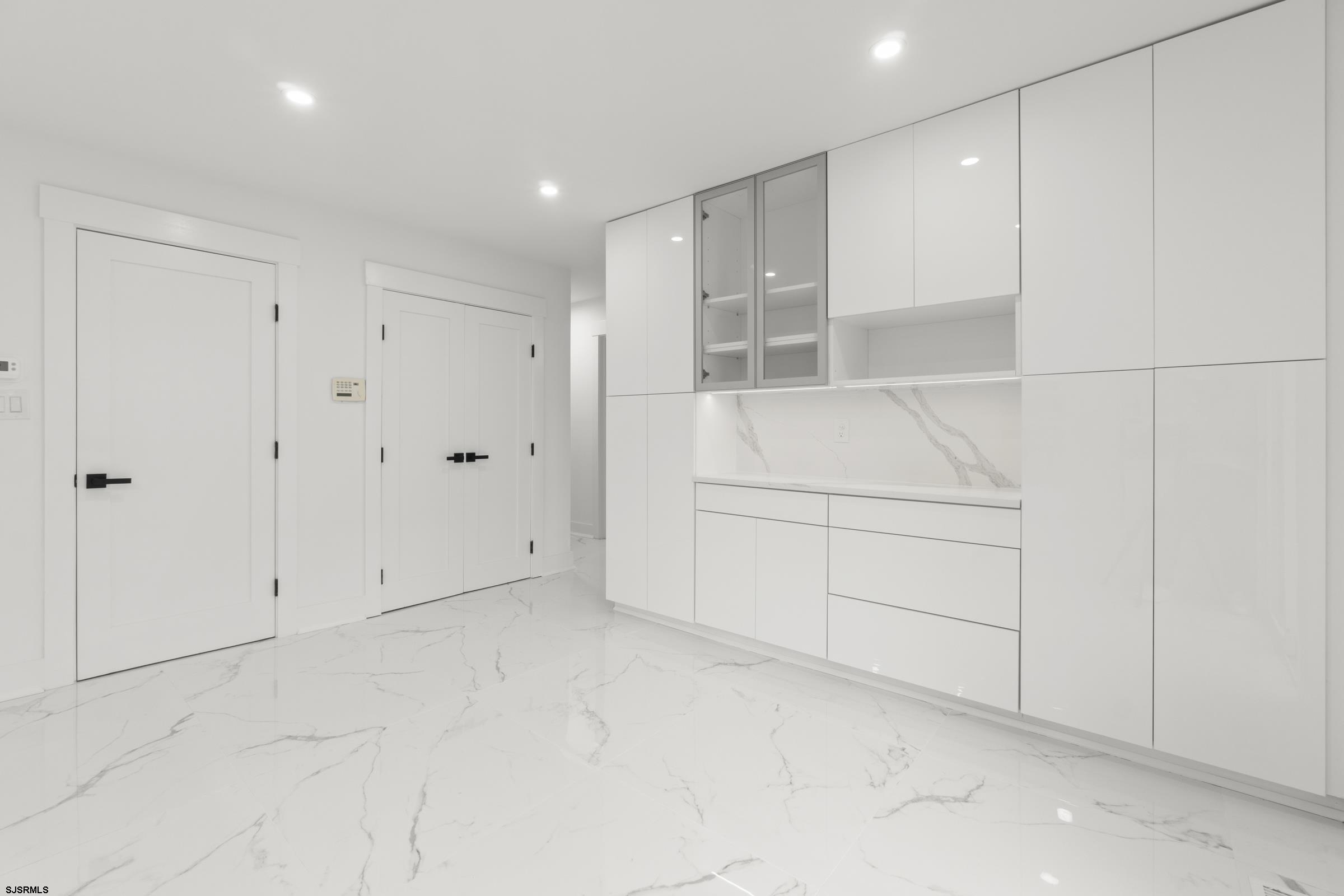 811 N Burghley Ave Ave