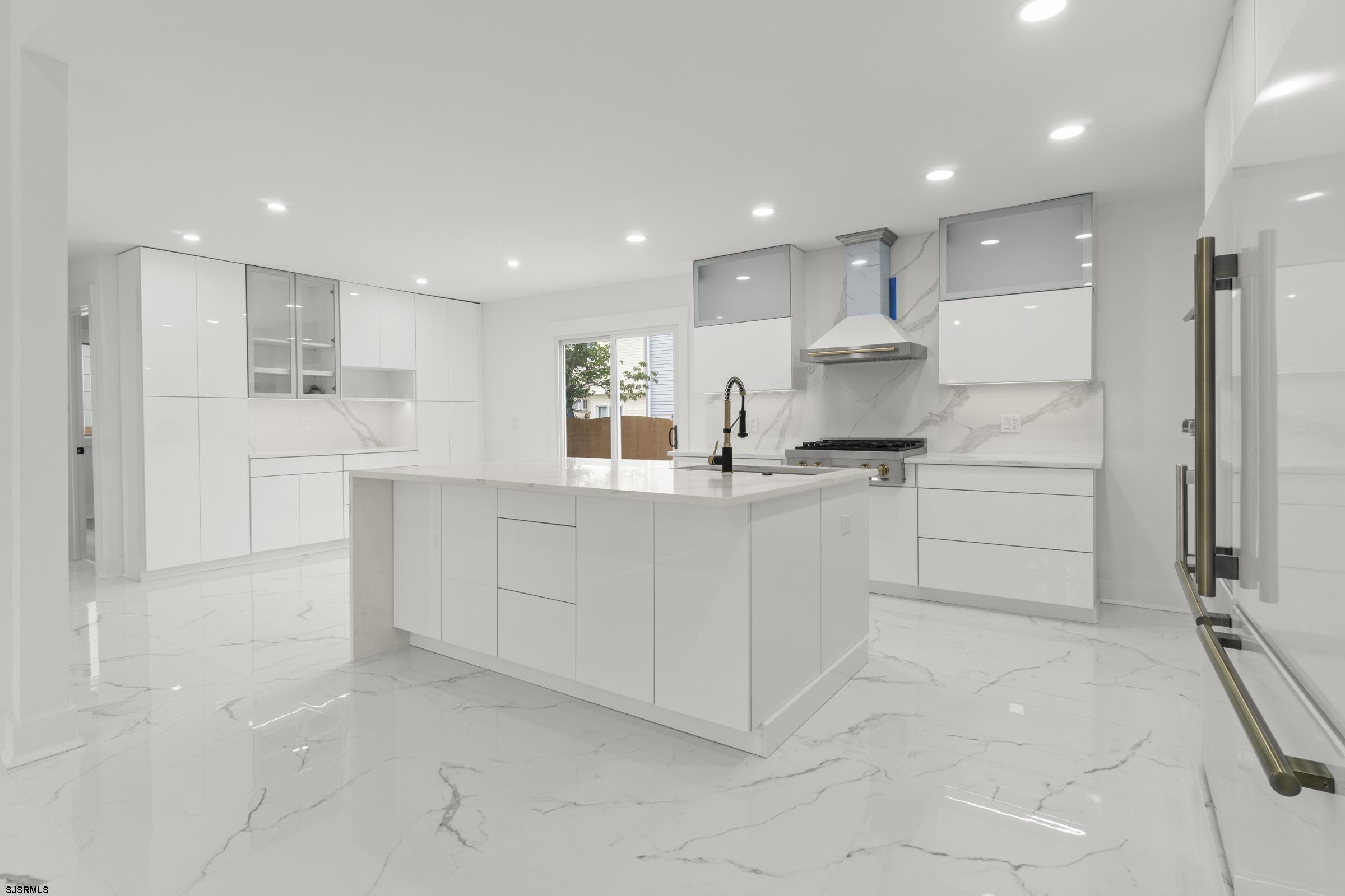 811 N Burghley Ave Ave