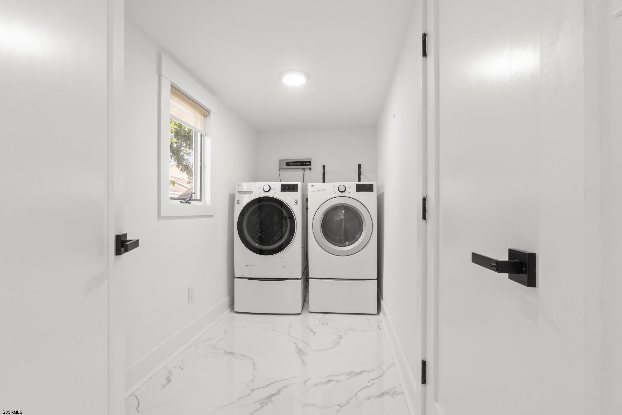 811 N Burghley Ave Ave