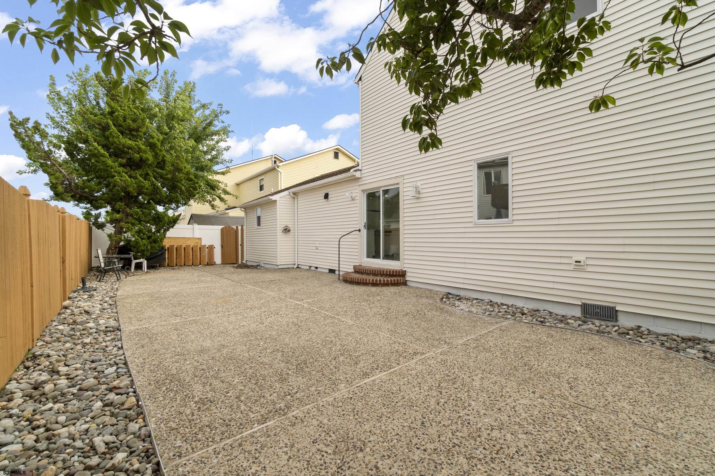 811 N Burghley Ave Ave