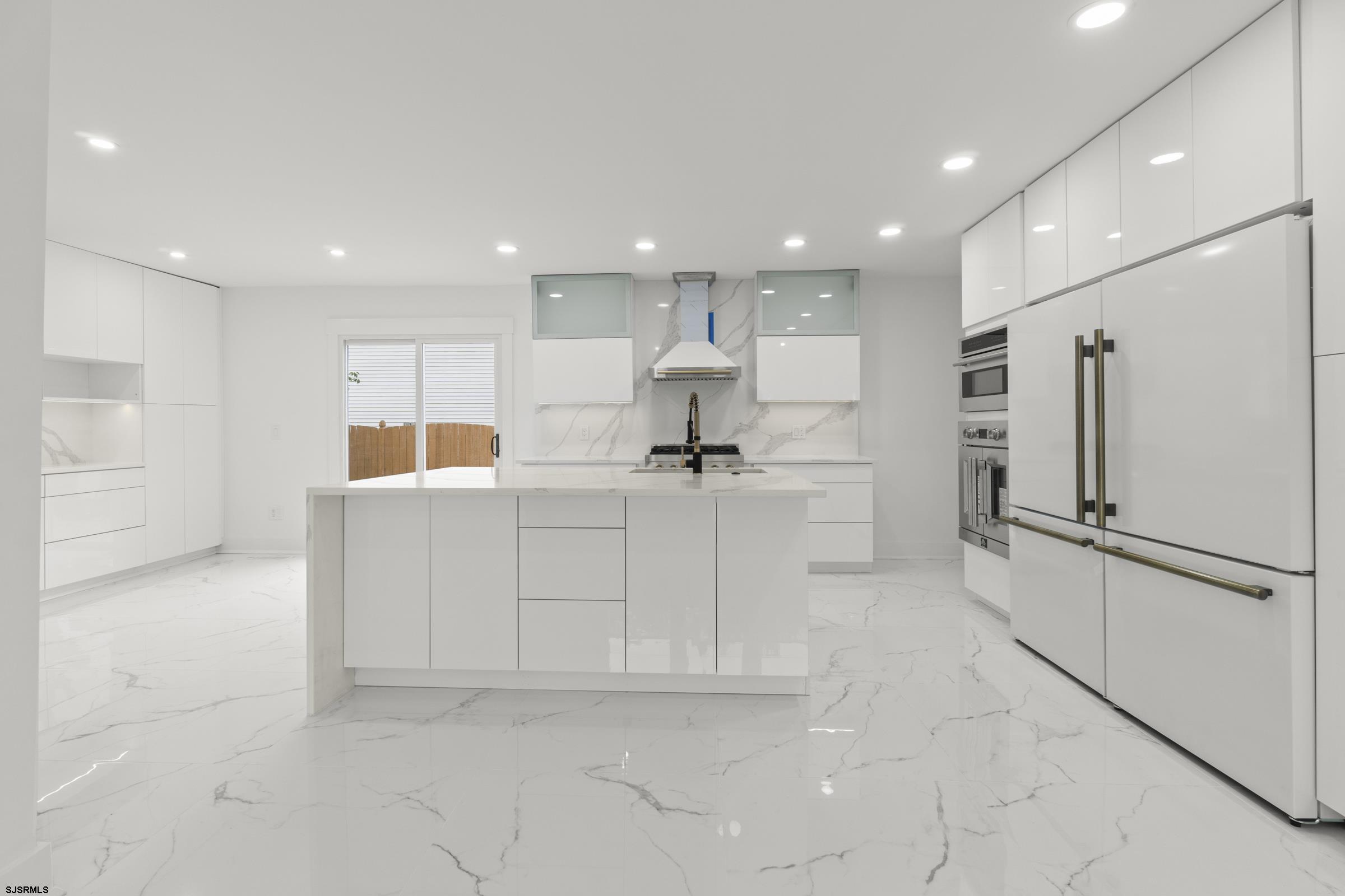 811 N Burghley Ave Ave