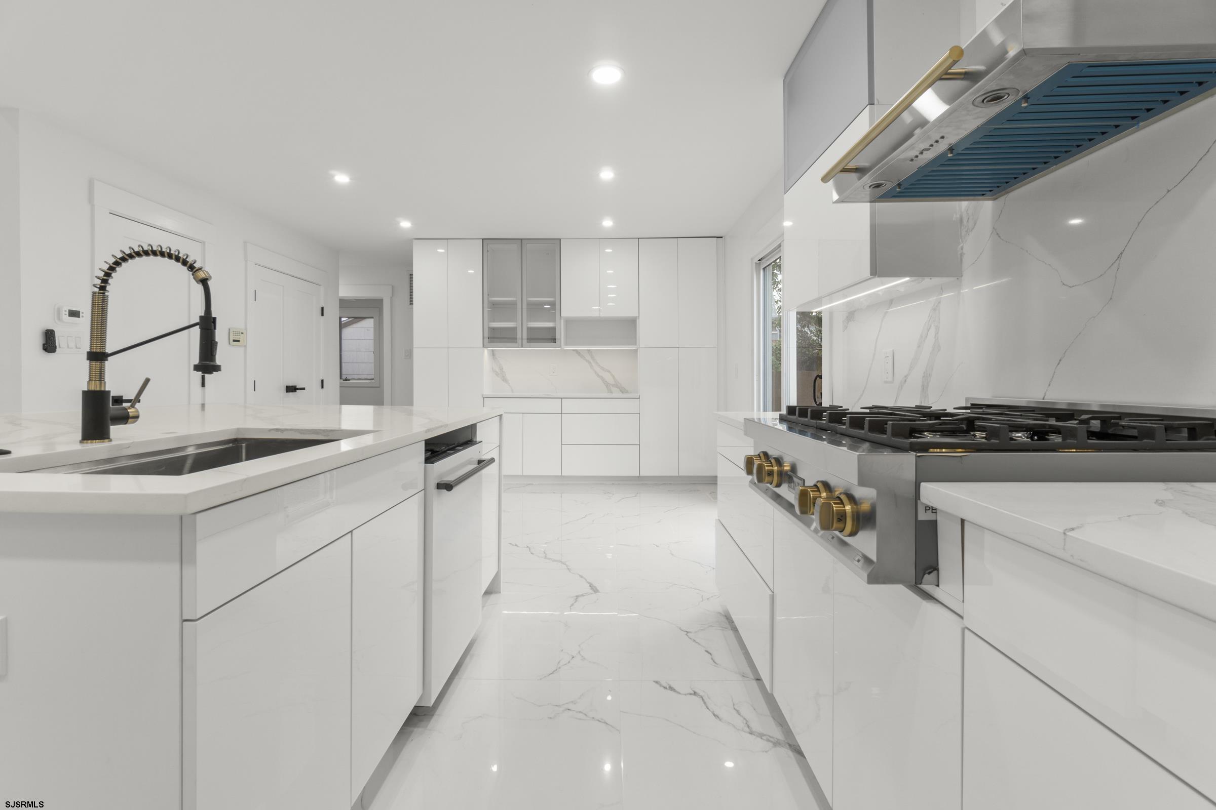 811 N Burghley Ave Ave