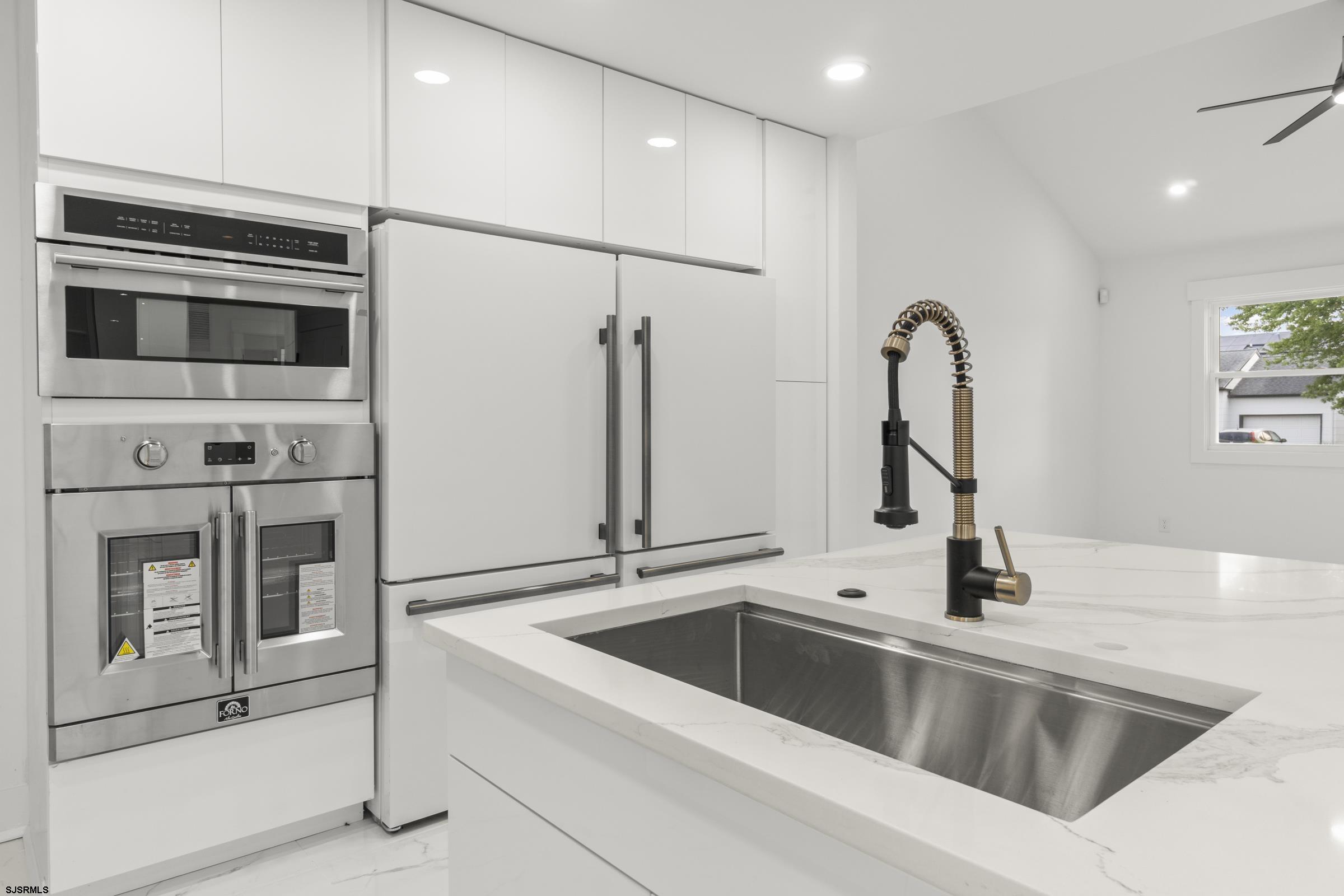 811 N Burghley Ave Ave