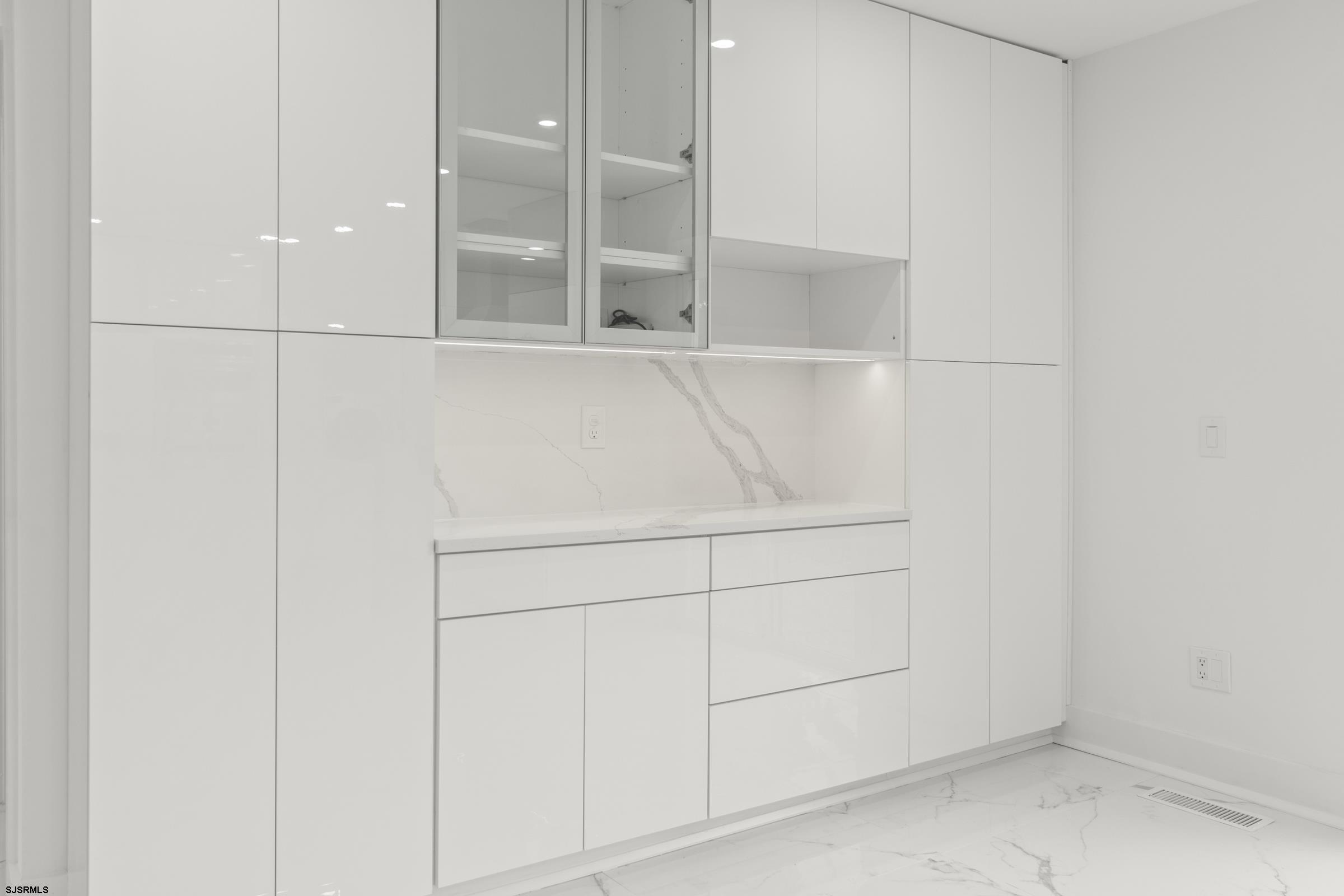 811 N Burghley Ave Ave