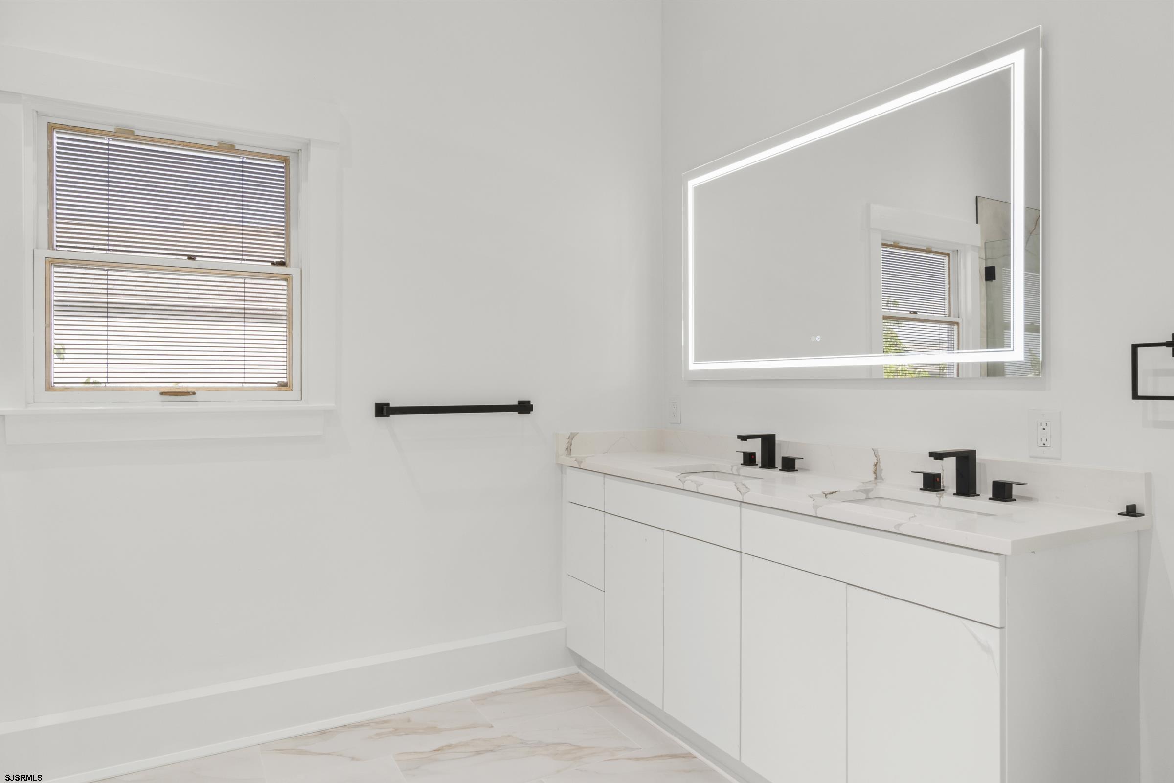 811 N Burghley Ave Ave