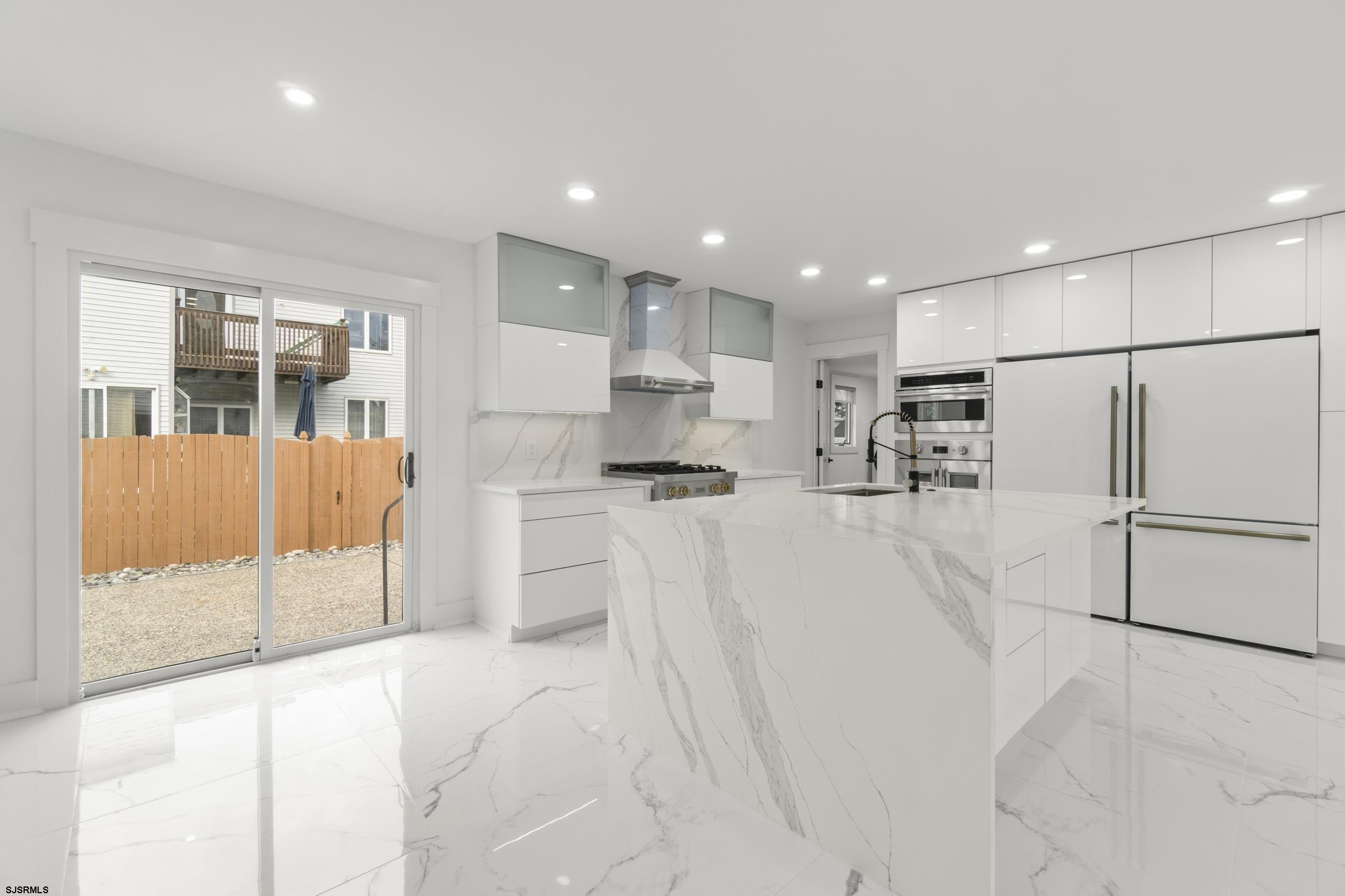 811 N Burghley Ave Ave