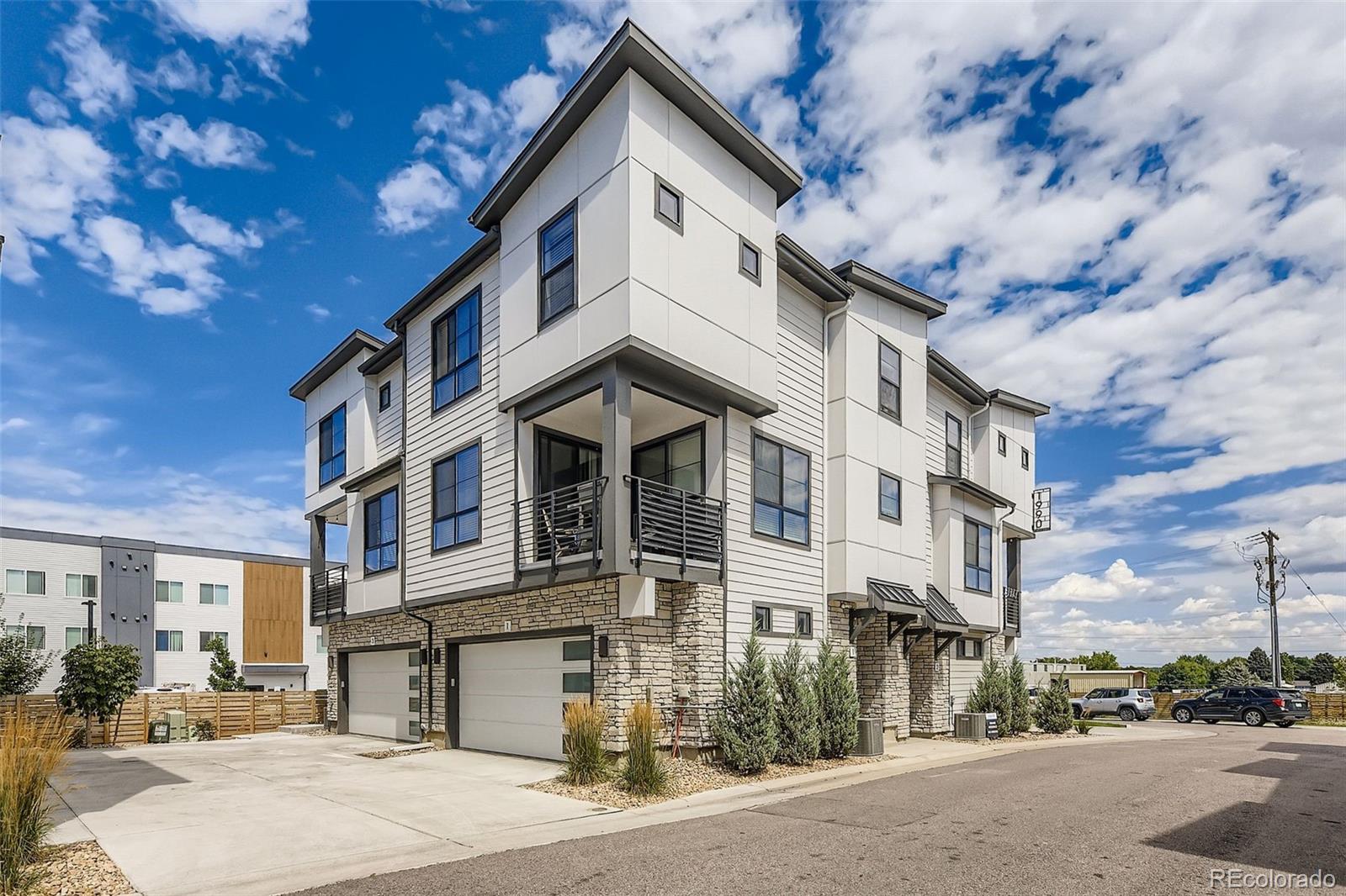 1990 S Holly Street Unit: 3