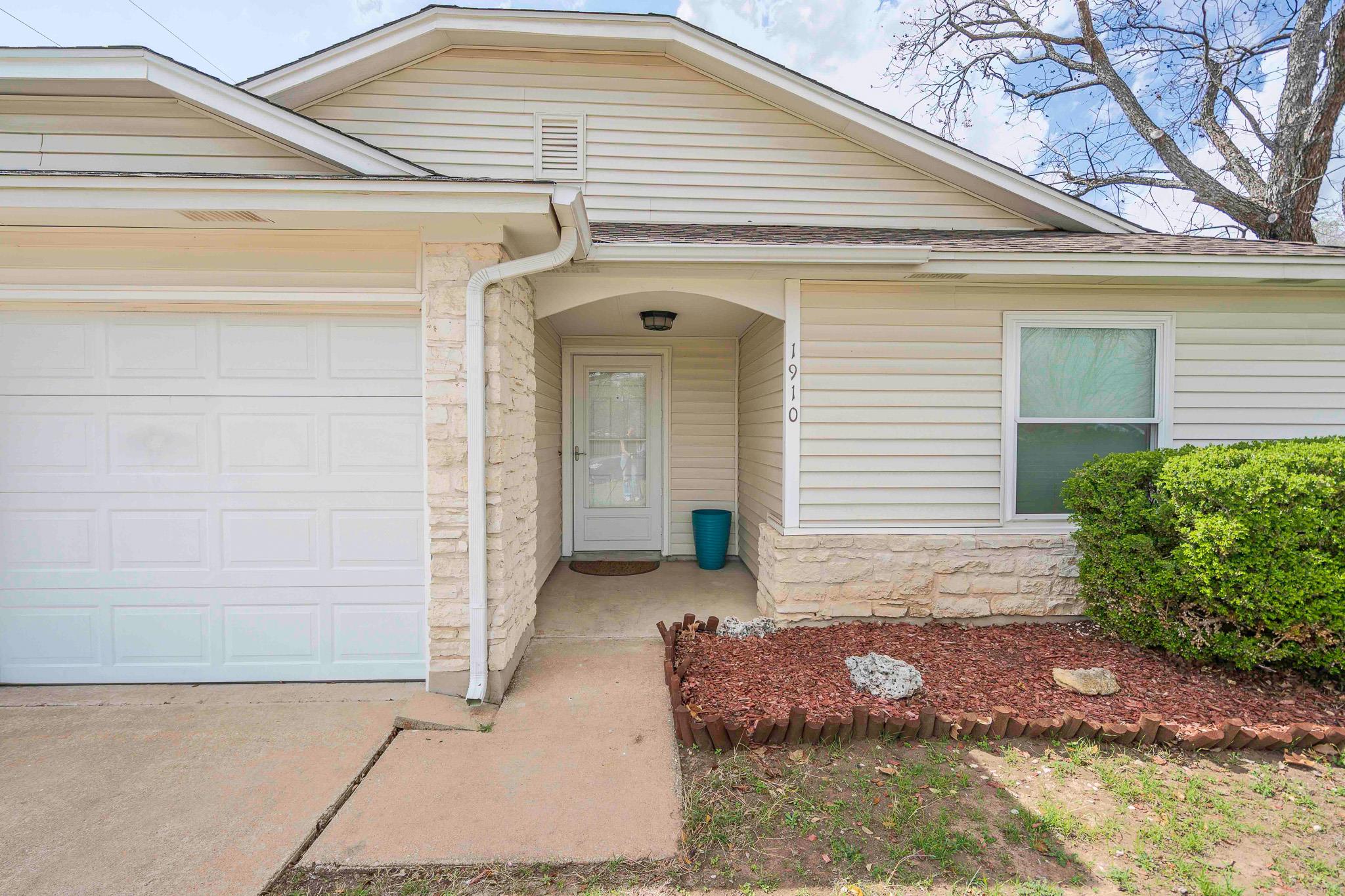 1910 Andover DR