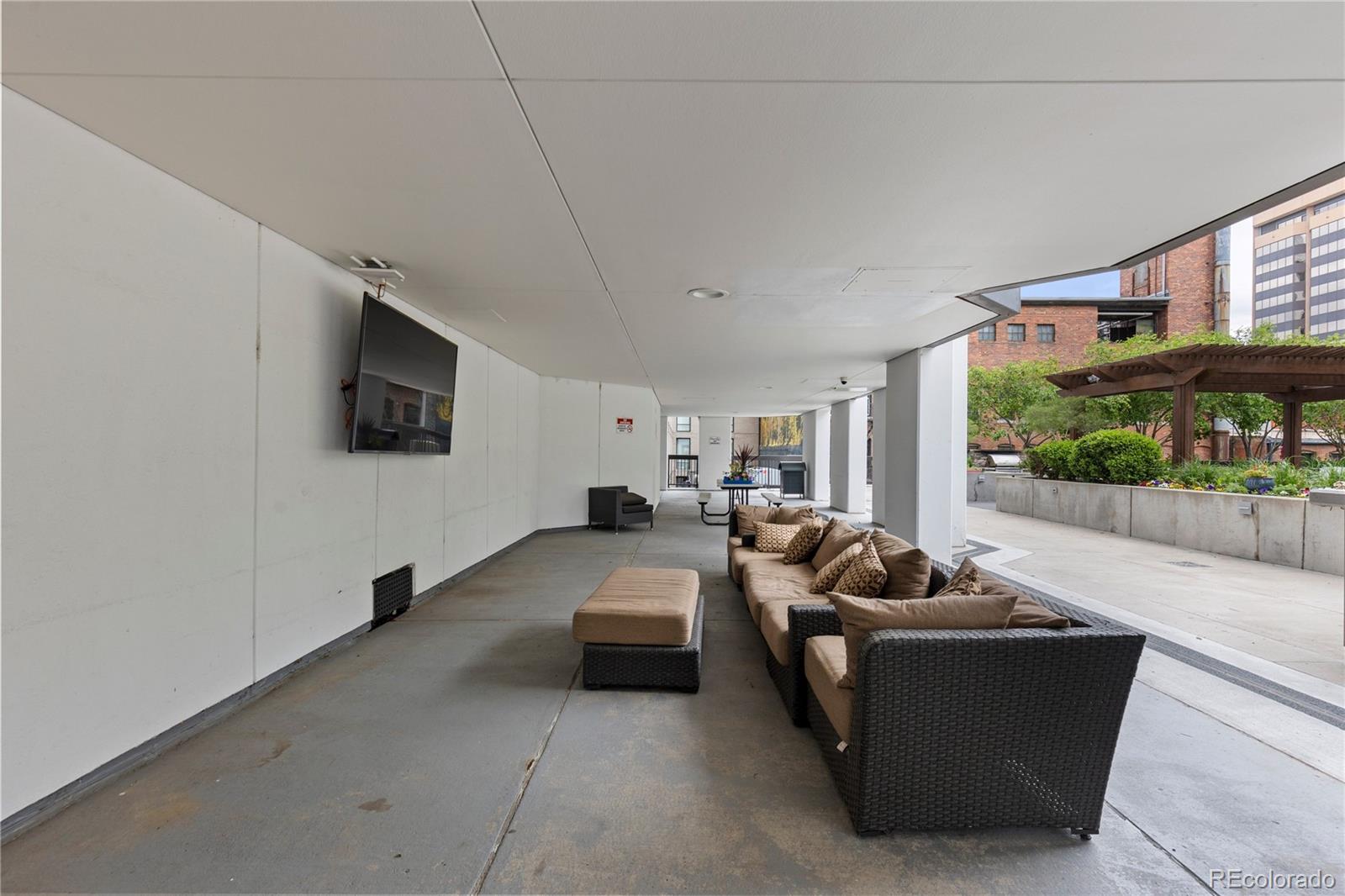 1625 Larimer Street Unit: 2104
