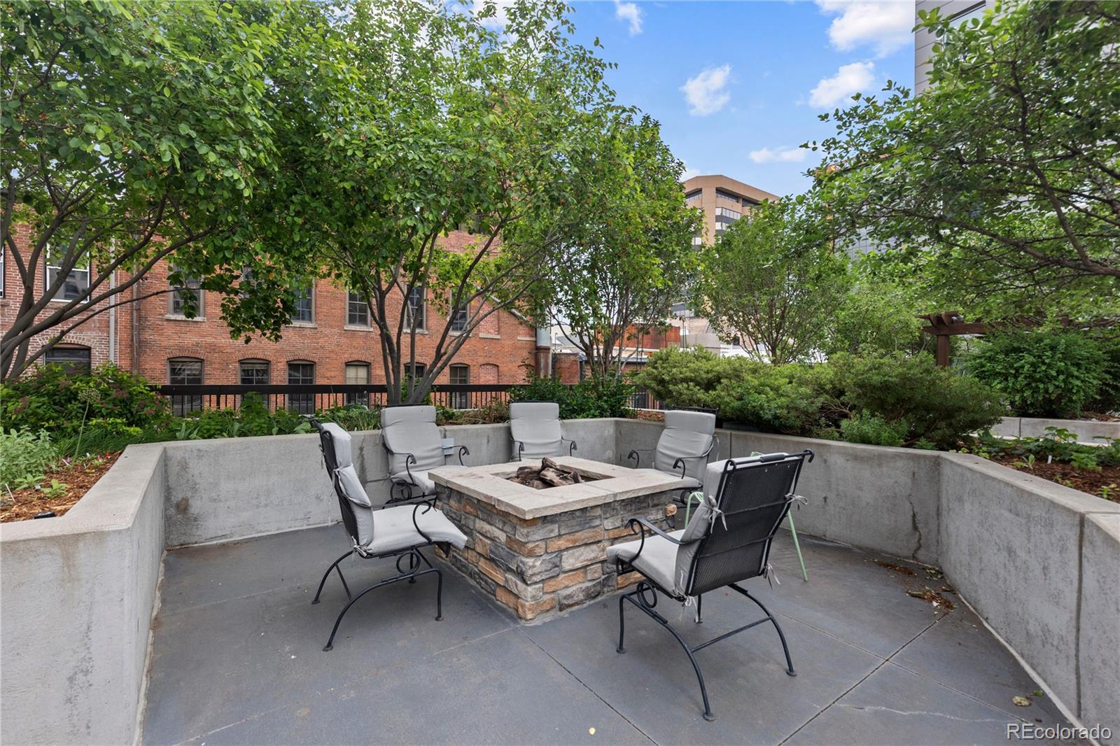 1625 Larimer Street Unit: 2104