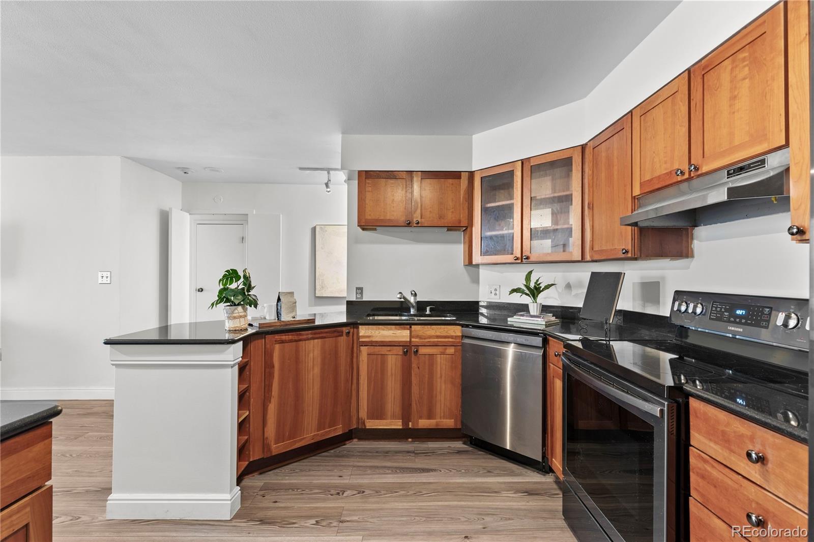 1625 Larimer Street Unit: 2104