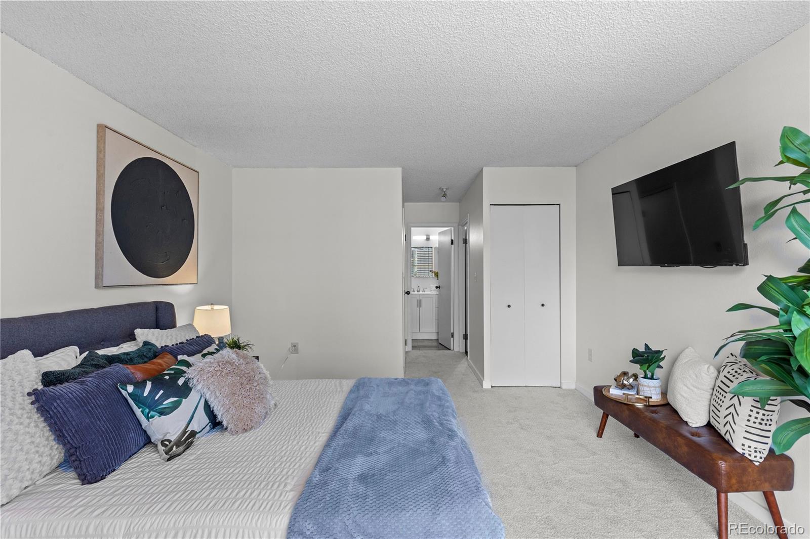 1625 Larimer Street Unit: 2104