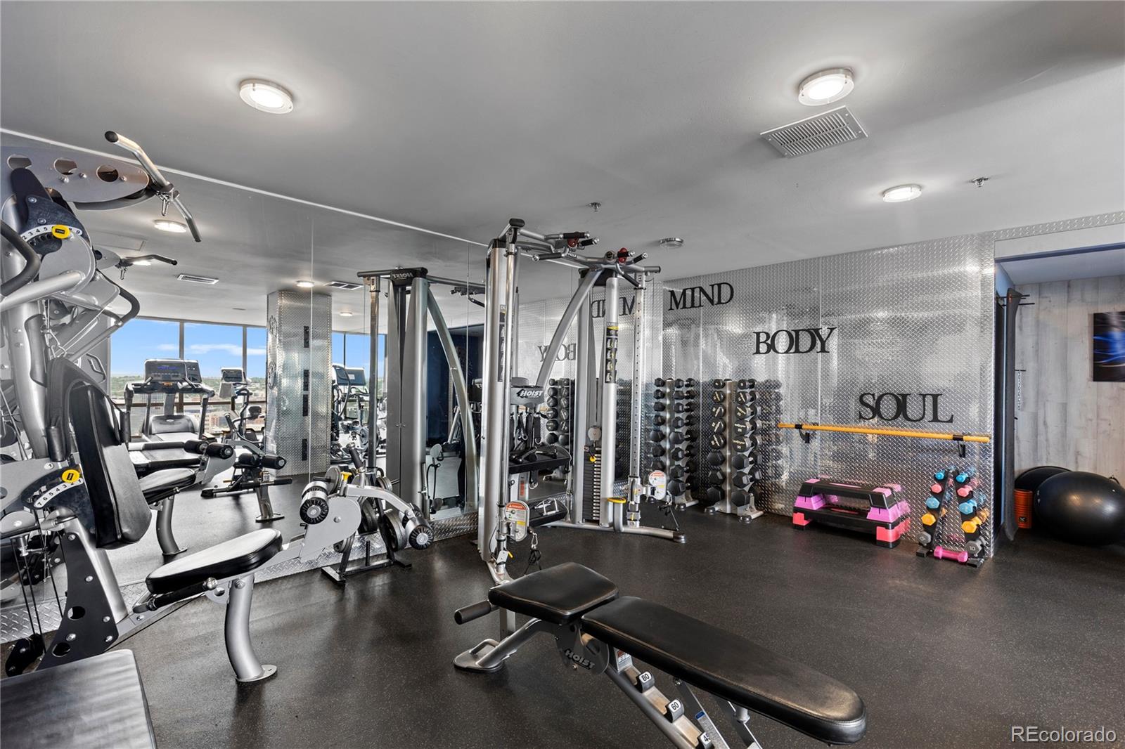 1625 Larimer Street Unit: 2104