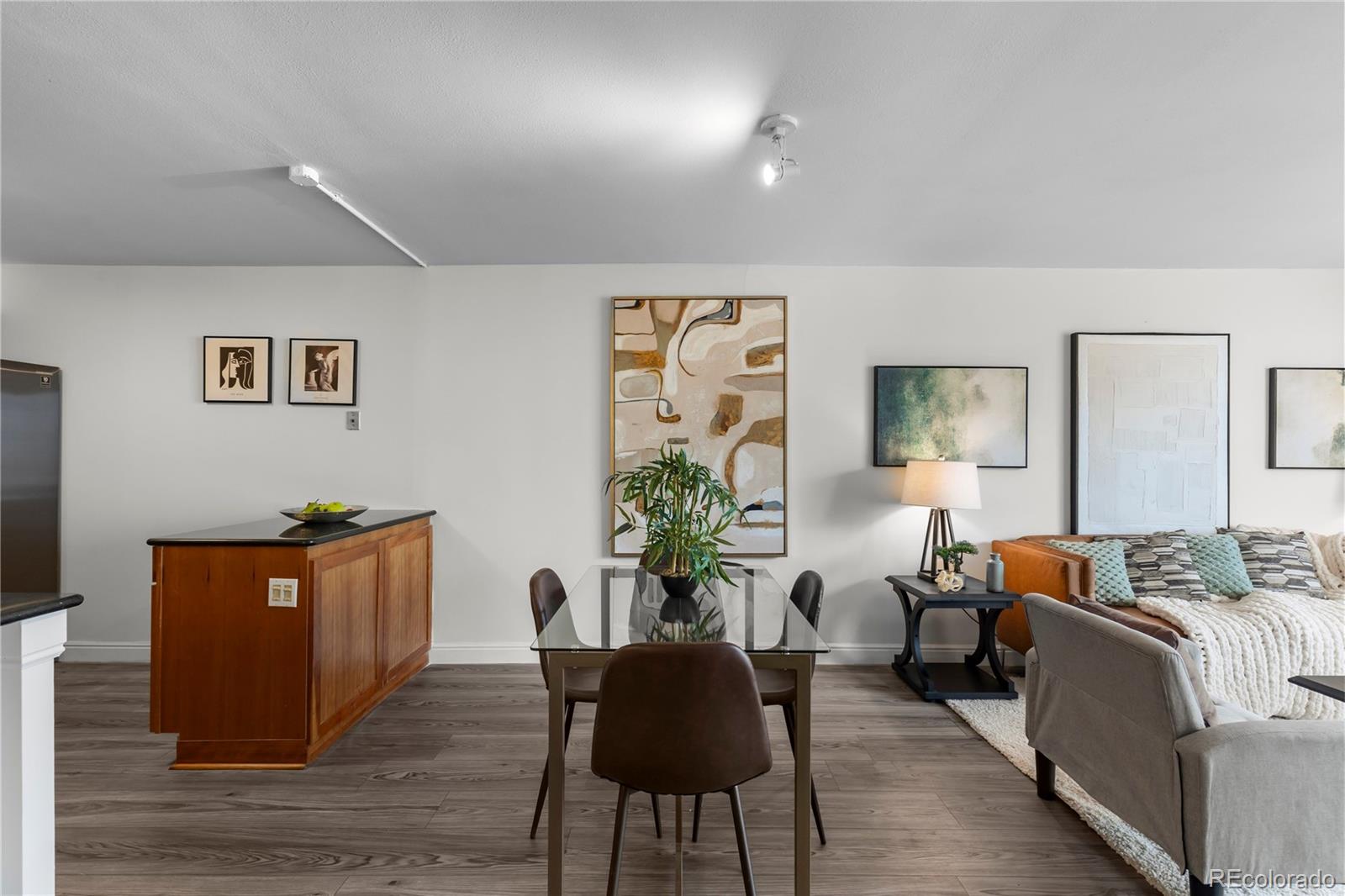 1625 Larimer Street Unit: 2104
