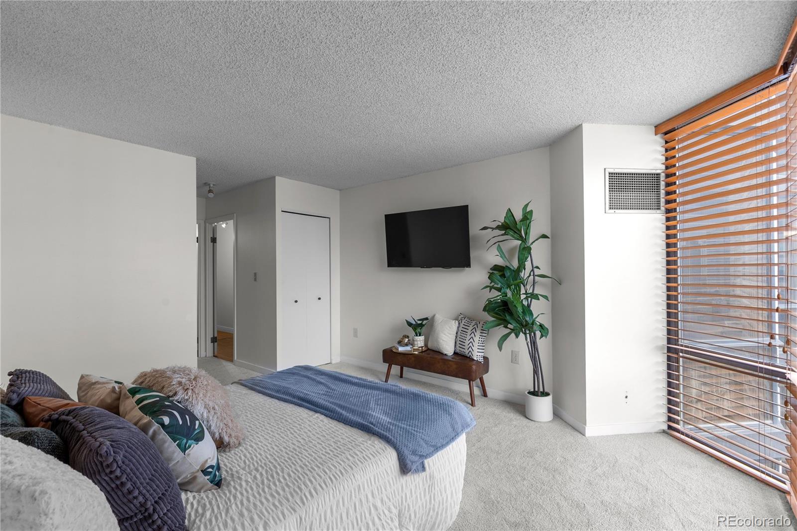 1625 Larimer Street Unit: 2104