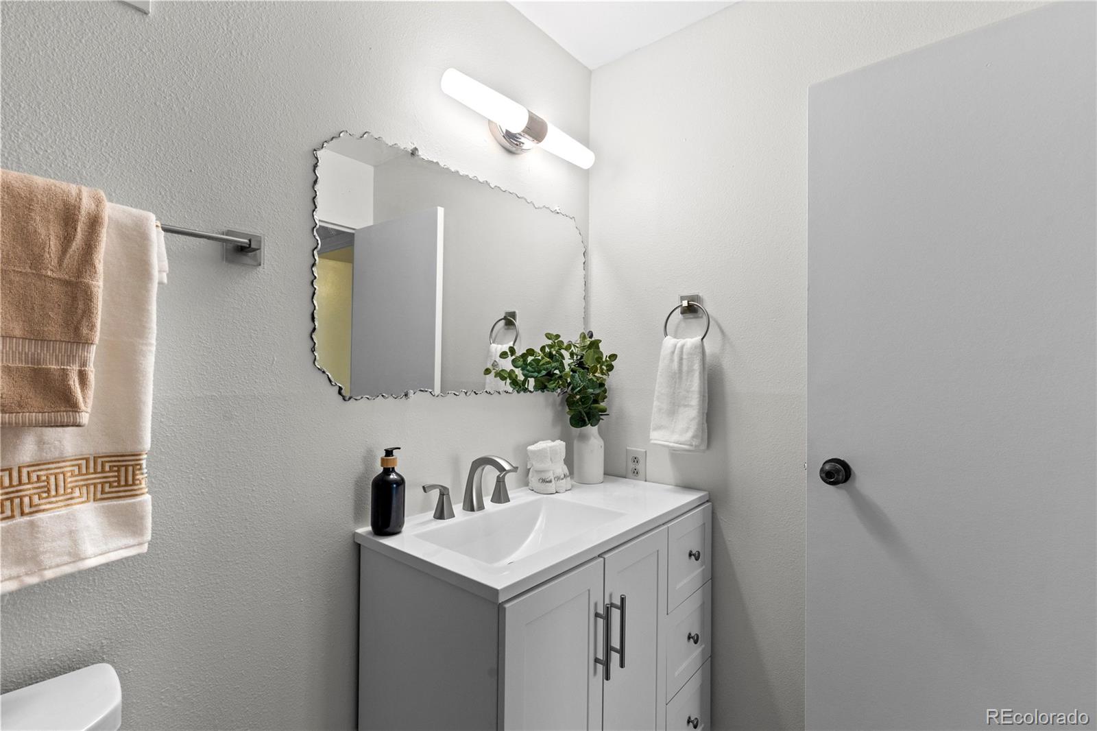 1625 Larimer Street Unit: 2104